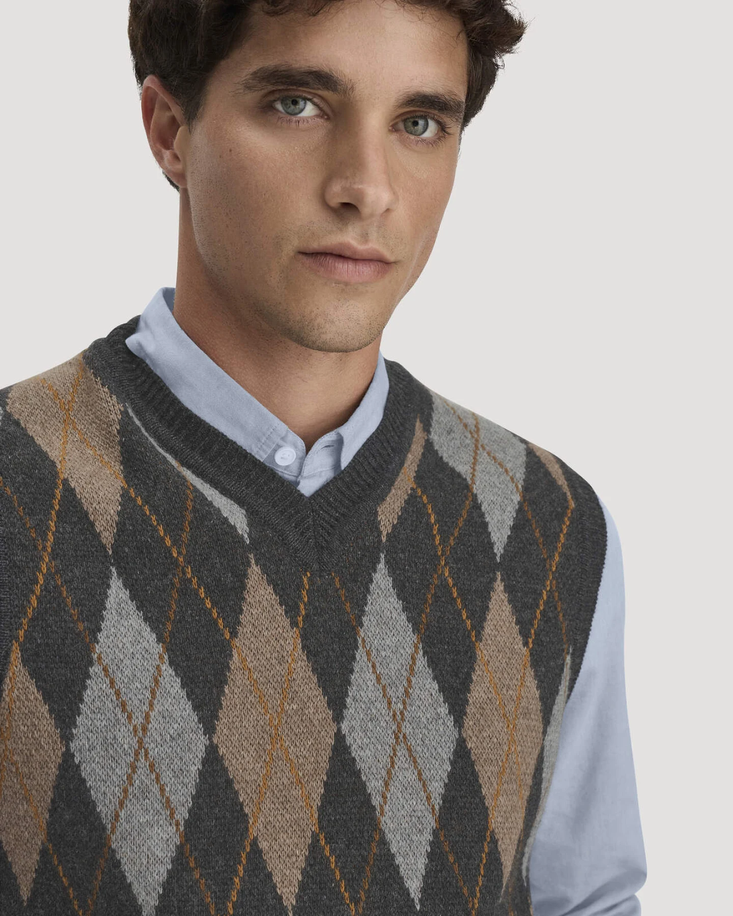 hessnatur Herren Argyle Strick-Pullunder Regular aus Schurwolle und Bio-Baumwolle - grau - Größe L – Ansicht 4