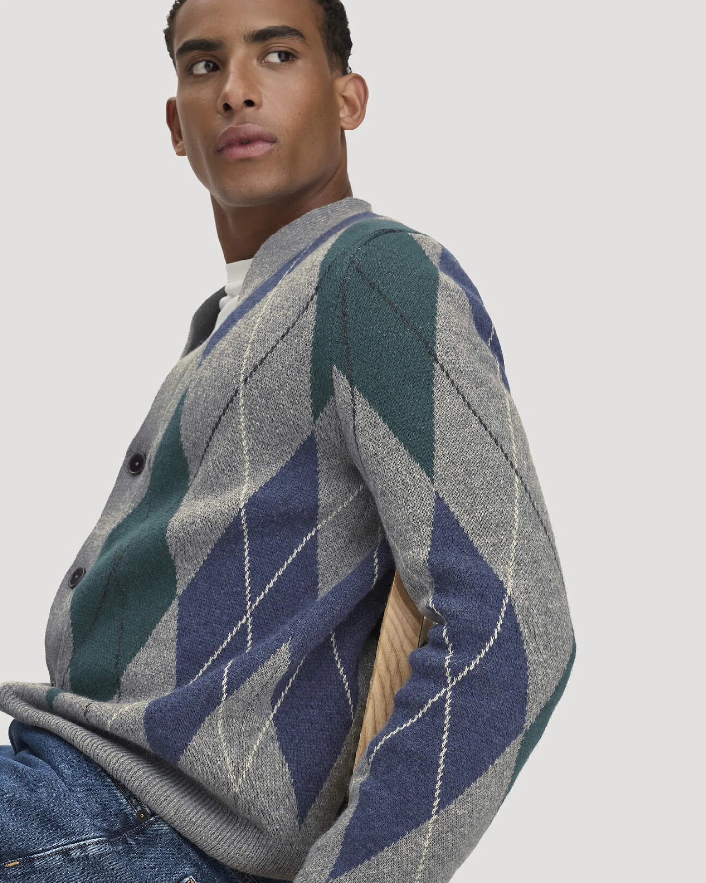 hessnatur Herren Argyle Strick Cardigan Regular aus Schurwolle und Bio-Baumwolle - grau - Größe L – Ansicht 4