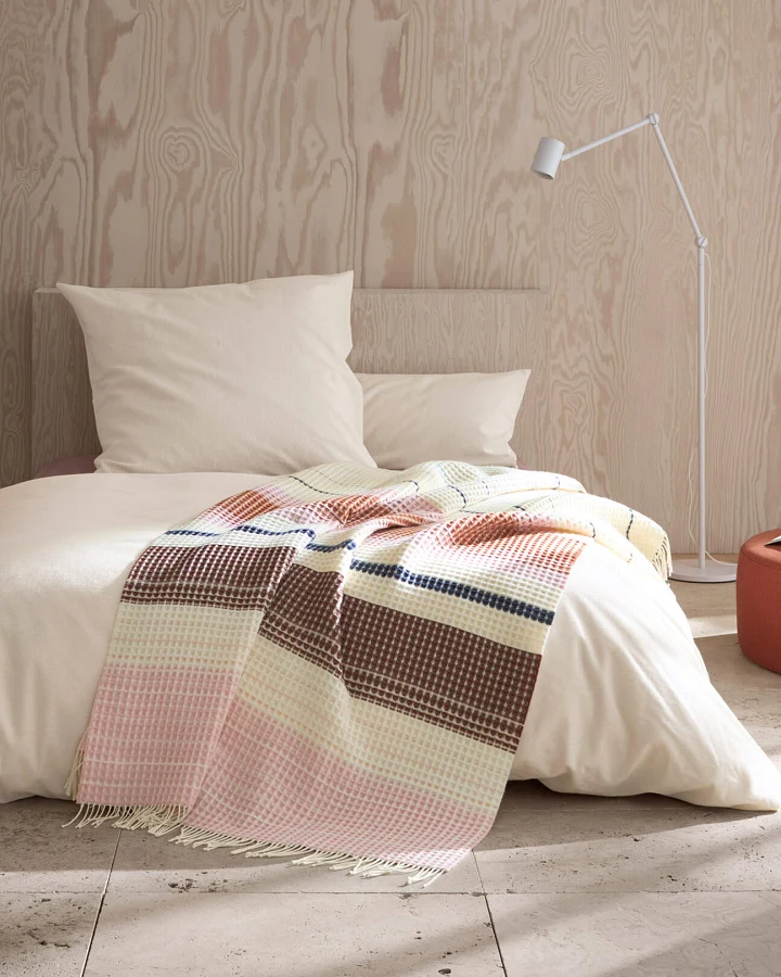 hessnatur Streifenplaid TAMILO aus Bio-Lambswool mit Bio-Baumwolle - rosa - Größe 130x180 cm