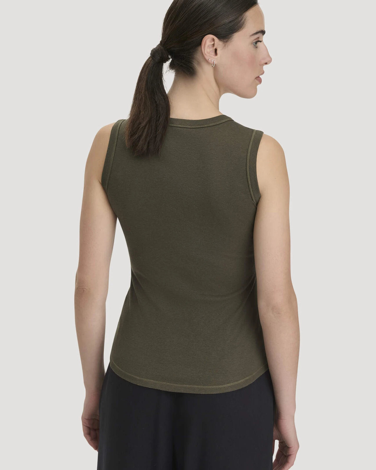 hessnatur Damen Softrib Top Fitted aus Bio-Baumwolle und TENCEL™ Modal - grün - Größe 46 – Ansicht 3
