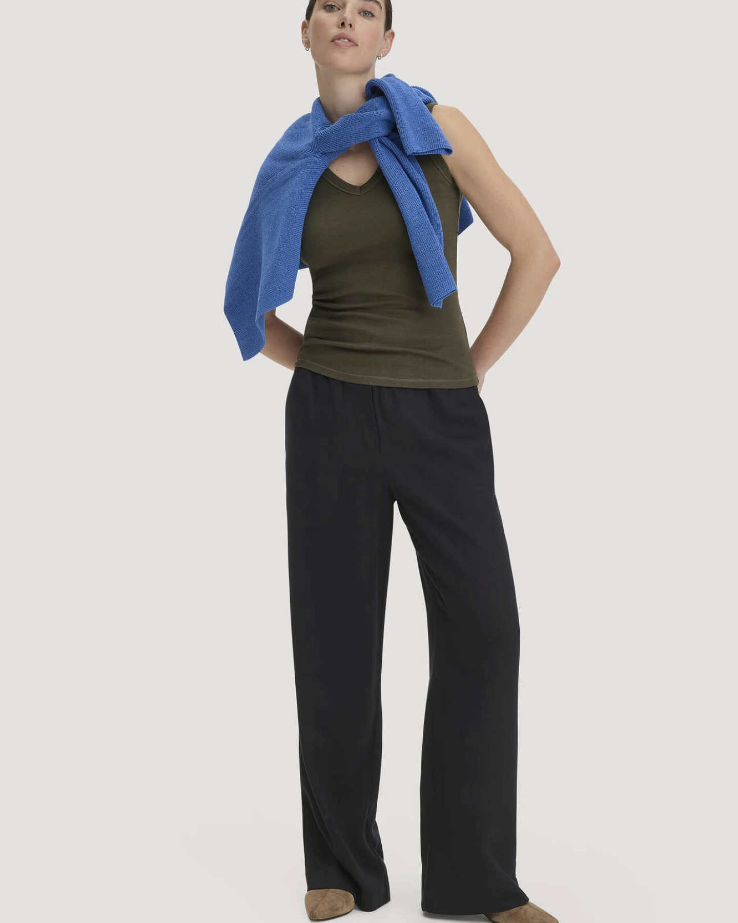hessnatur Damen Softrib Top Fitted aus Bio-Baumwolle und TENCEL™ Modal - grün - Größe 48 – Ansicht 2