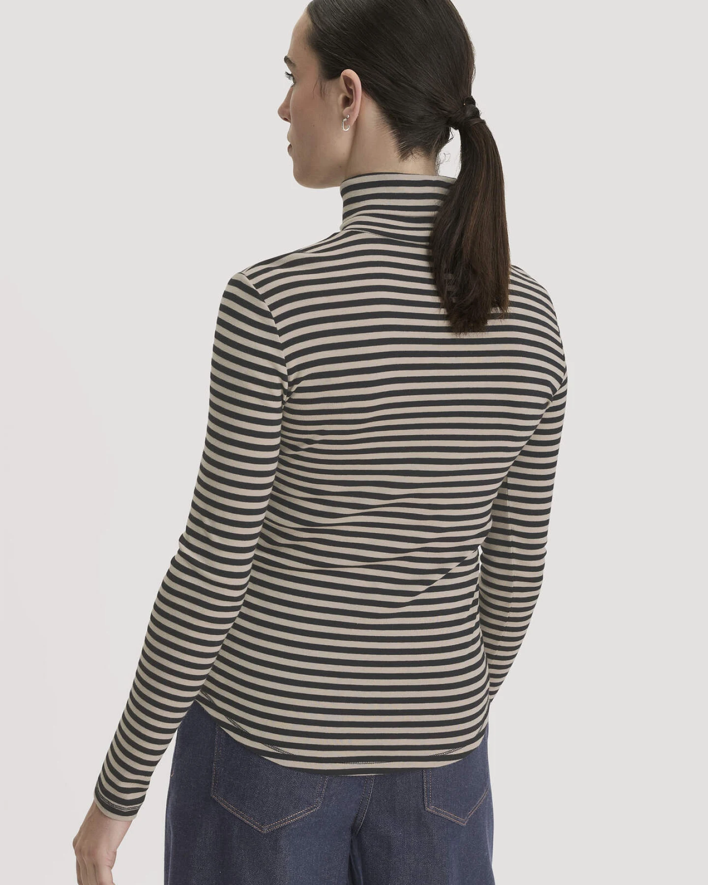 hessnatur Damen Streifen Softrib Longsleeve Fitted aus Bio-Baumwolle und Modal - schwarz - Größe 48 – Ansicht 3