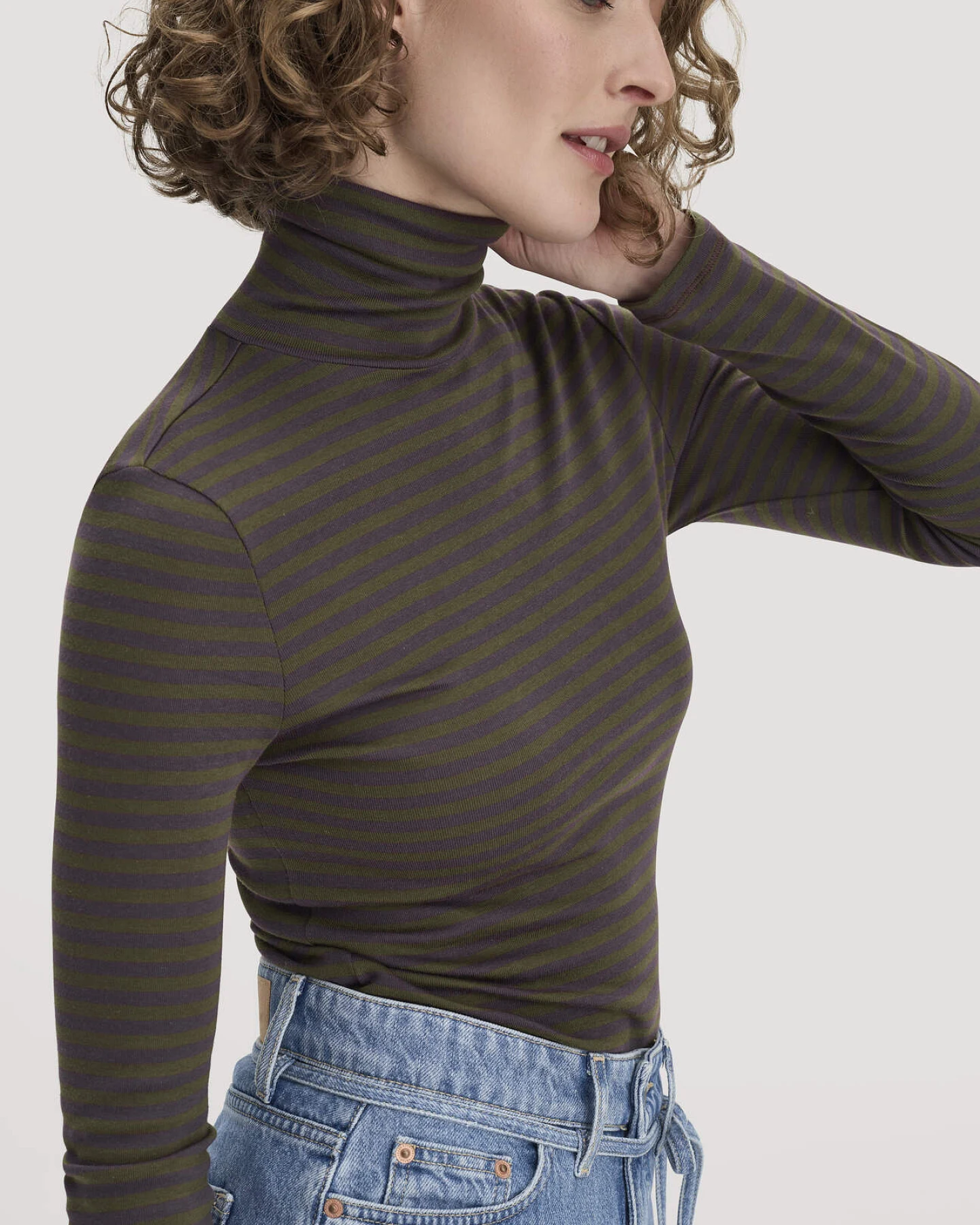 hessnatur Damen Streifen Softrib Longsleeve Fitted aus Bio-Baumwolle und Modal - grün - Größe 34 – Ansicht 4