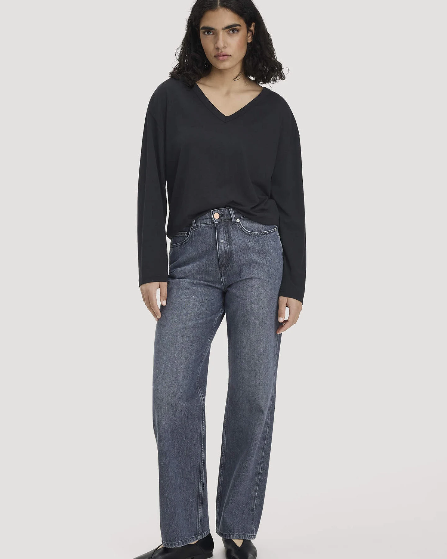 hessnatur Damen Longsleeve Oversize aus TENCEL™ Lyocell und Bio-Baumwolle - schwarz - Größe L – Ansicht 2