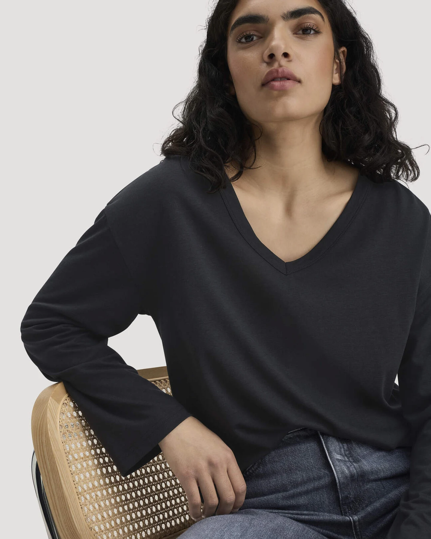 hessnatur Damen Longsleeve Oversize aus TENCEL™ Lyocell und Bio-Baumwolle - schwarz - Größe S – Ansicht 4