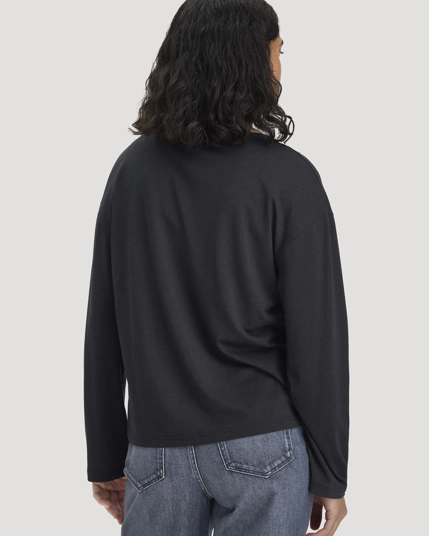 hessnatur Damen Longsleeve Oversize aus TENCEL™ Lyocell und Bio-Baumwolle - schwarz - Größe XS – Ansicht 3