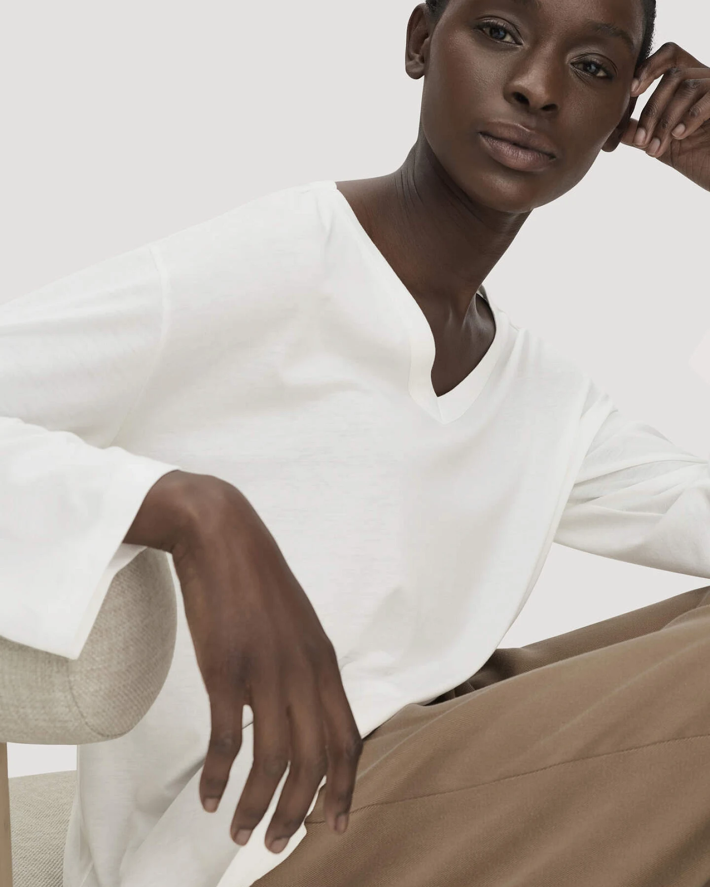 hessnatur Damen Longsleeve Oversize aus TENCEL™ Lyocell und Bio-Baumwolle - weiß - Größe L – Ansicht 4