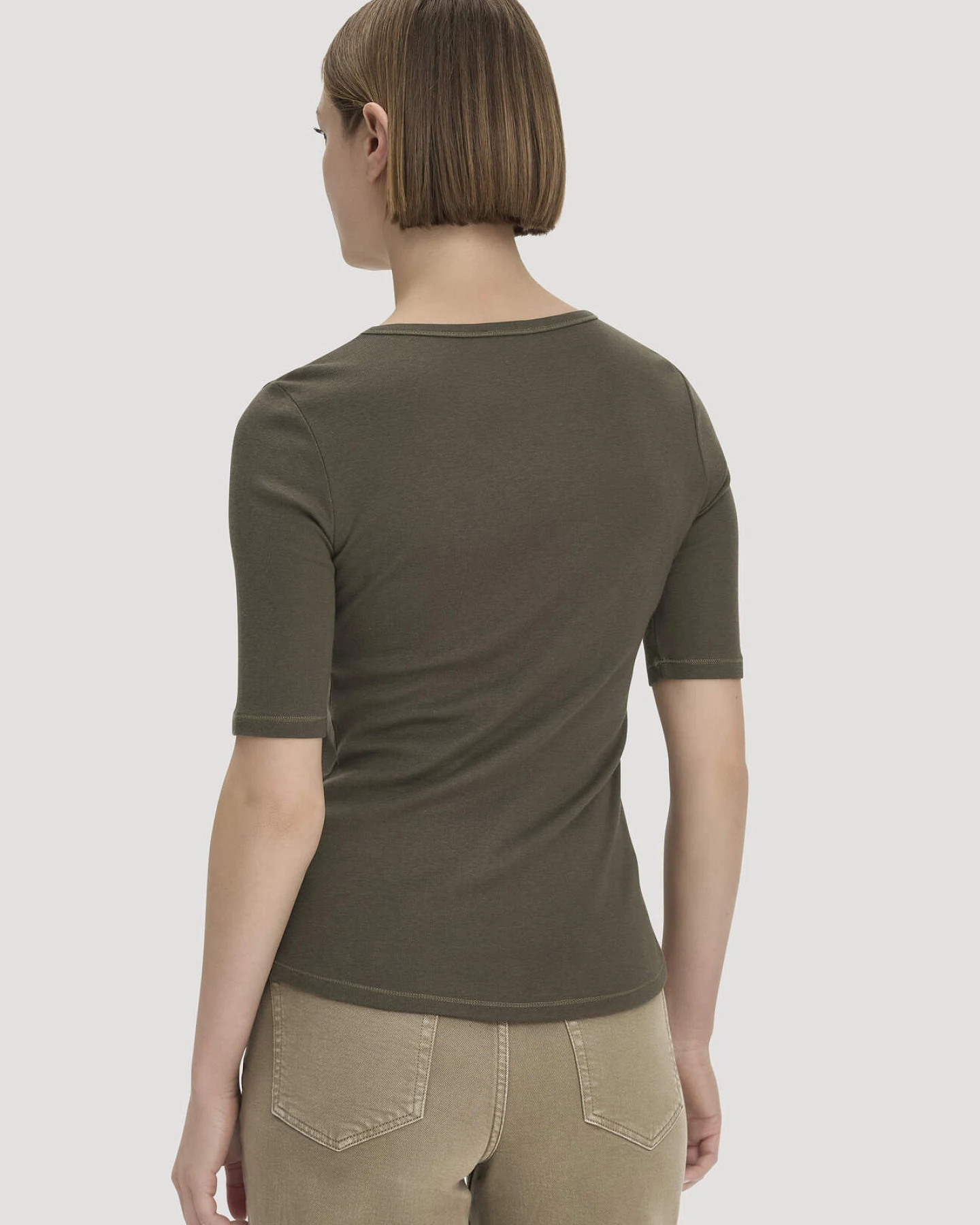hessnatur Damen Softrib T-Shirt Fitted aus Bio-Baumwolle und TENCEL™ Modal - grün - Größe 40 – Ansicht 3