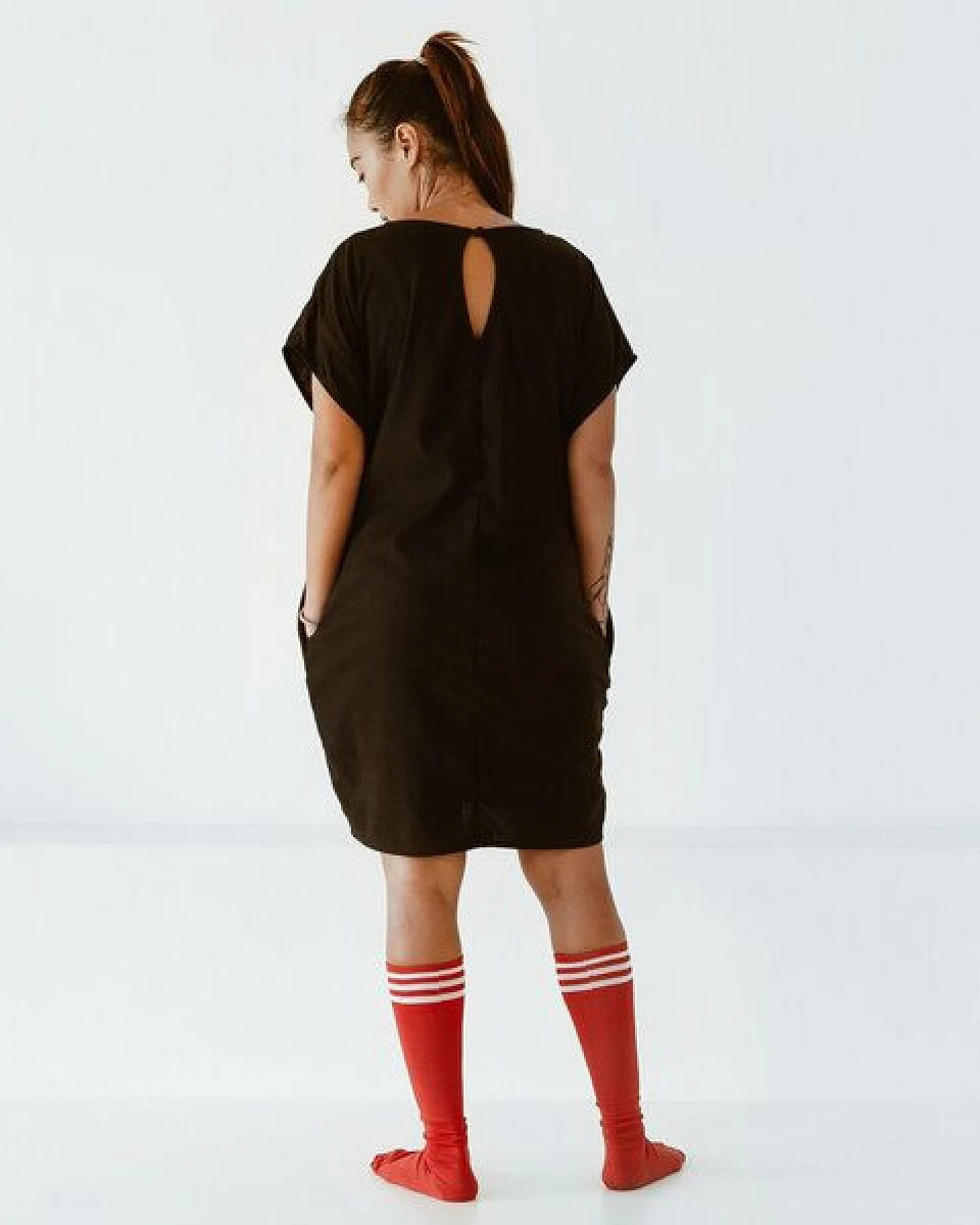 The Driftwood Tales Weit geschnittenes Baumwoll-/Leinenkleid mit zwei Seitentaschen – Ansicht 2