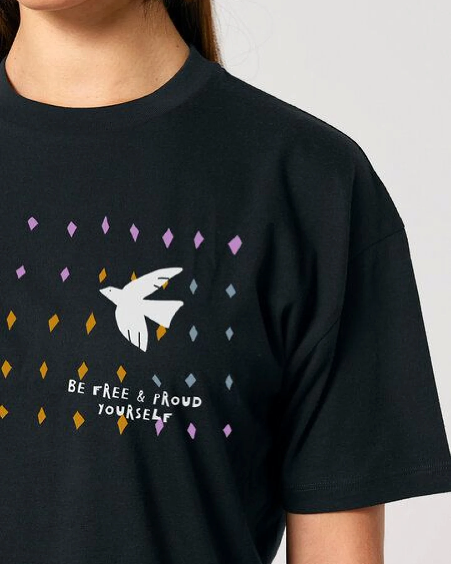 Kultgut Biofair- Boxistyle Shirt / BE FREE & PROUD YOURSELF – Ansicht 3