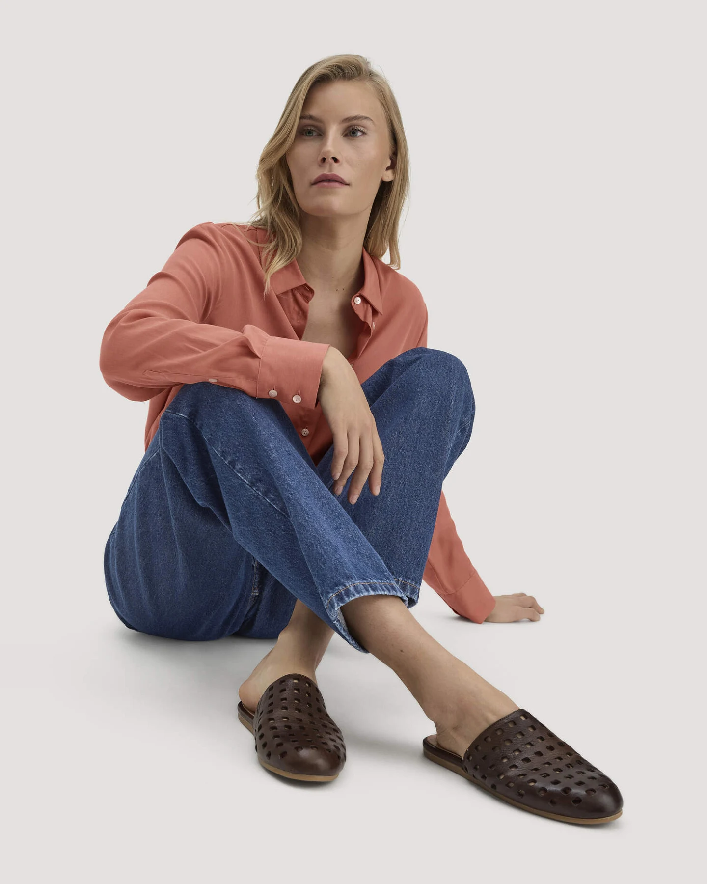 hessnatur Damen Jeans NIVA Tapered Leg aus Bio-Baumwolle - blau - Größe 30/32 – Ansicht 4
