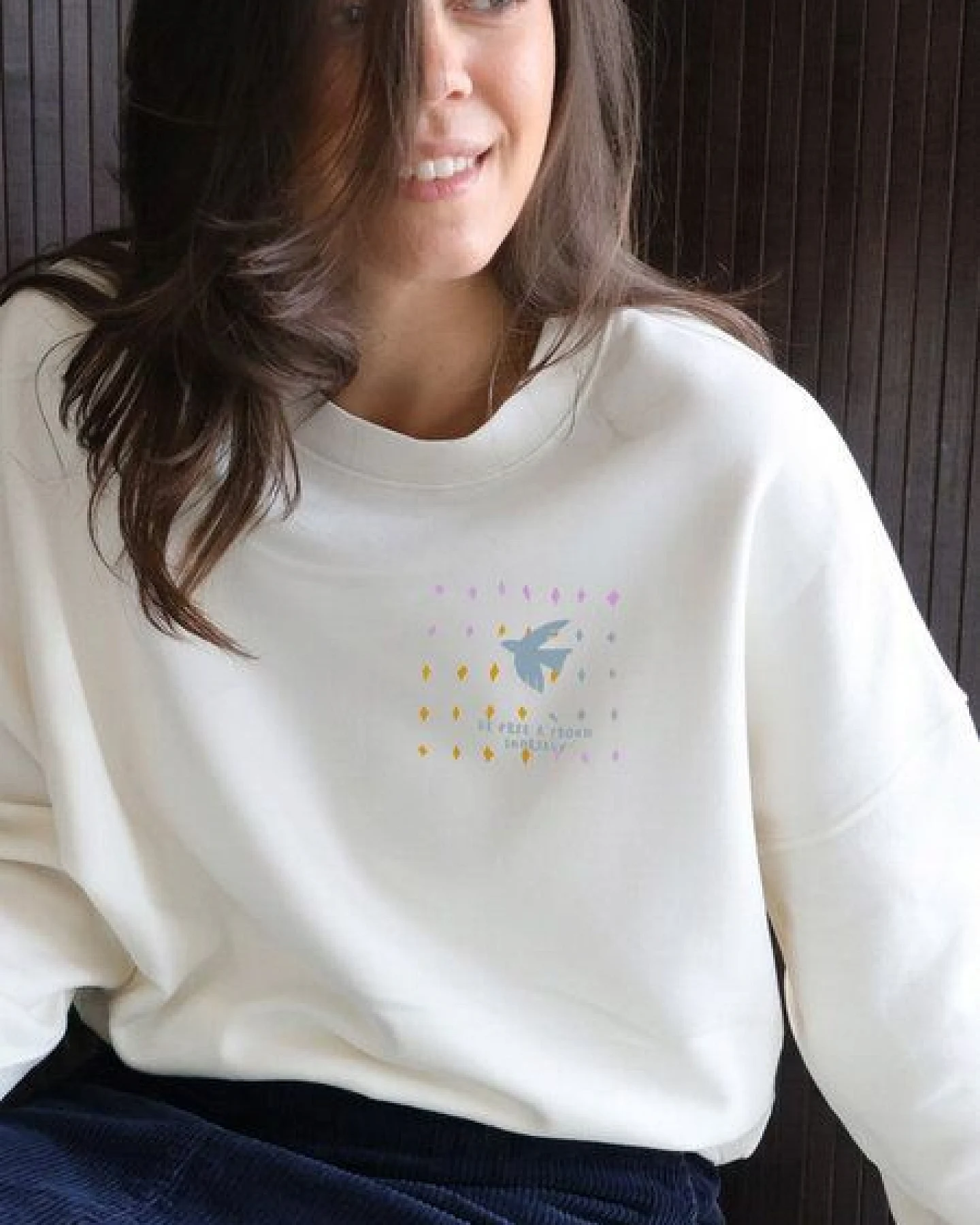 Kultgut Artdesign - Pulloversweater Boxistyle / BE FREE & PROUD YOURSELF – Ansicht 4