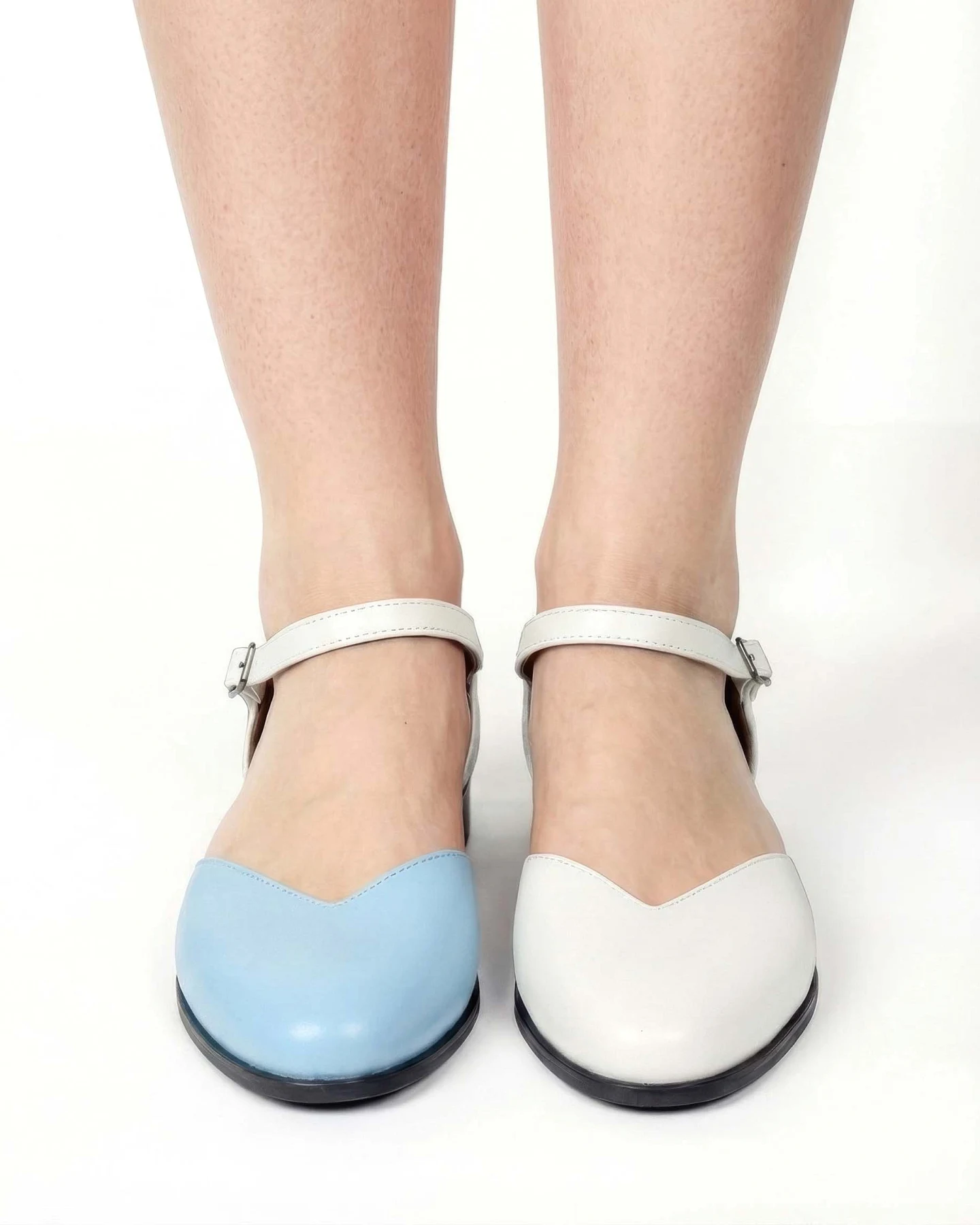 BOHEMA Damen vegan Pumps Alexa Babyblau/Weiß – Ansicht 2
