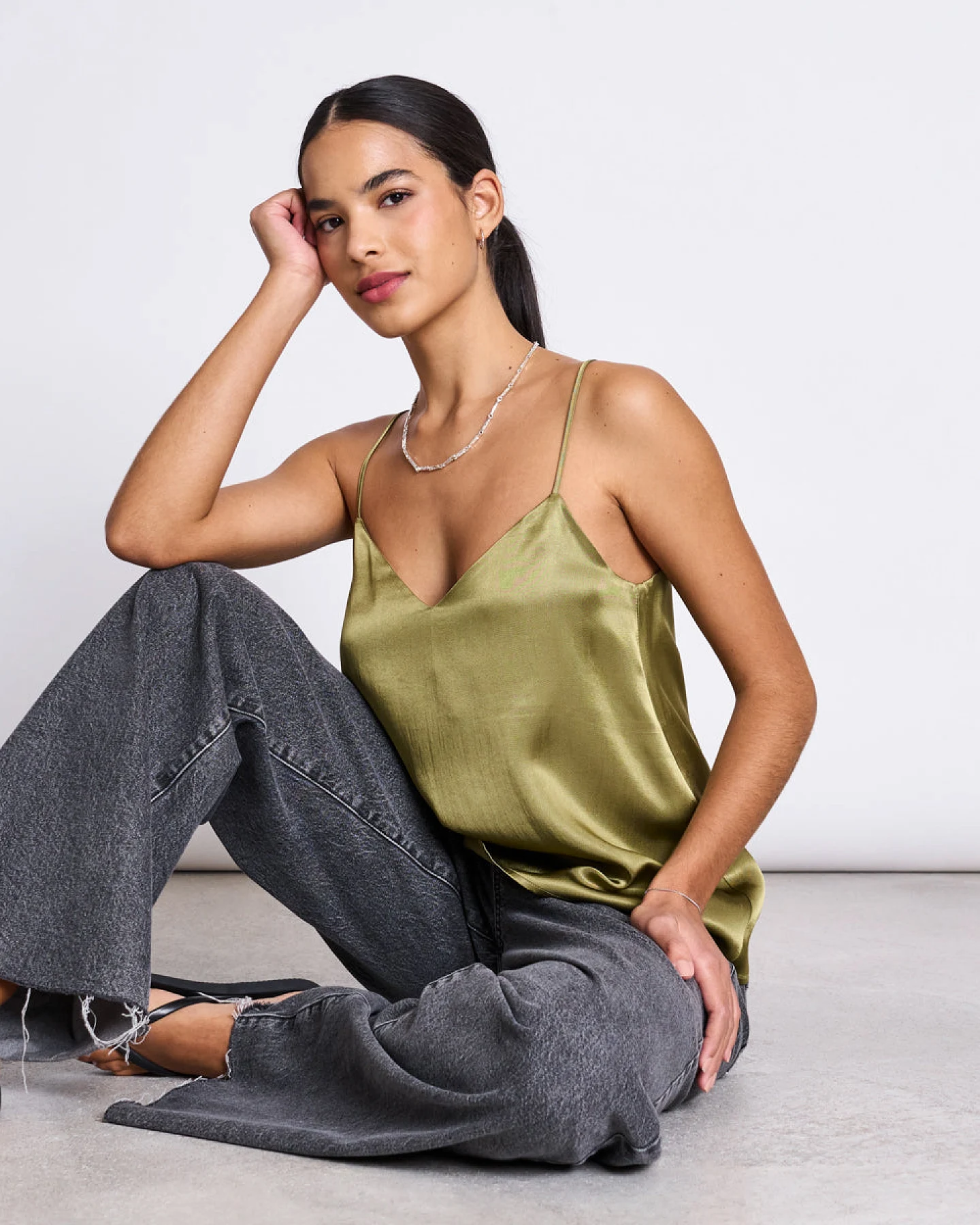 JAN 'N JUNE Damen vegan Slip Top Maud Woody Olive – Ansicht 2