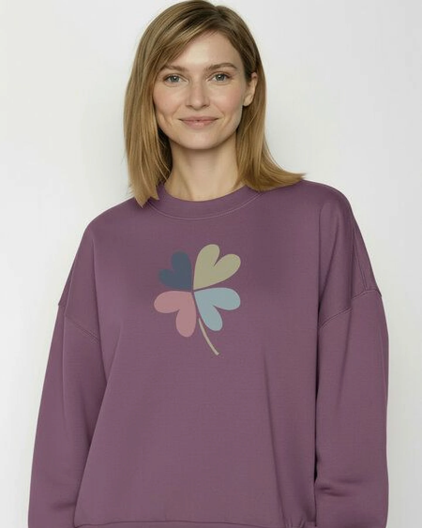 GREENBOMB Clover Core - Lässiges Sweatshirt aus Bio-Baumwolle / hochwertiger Print / GOTS / Fair & Vegan – Ansicht 2