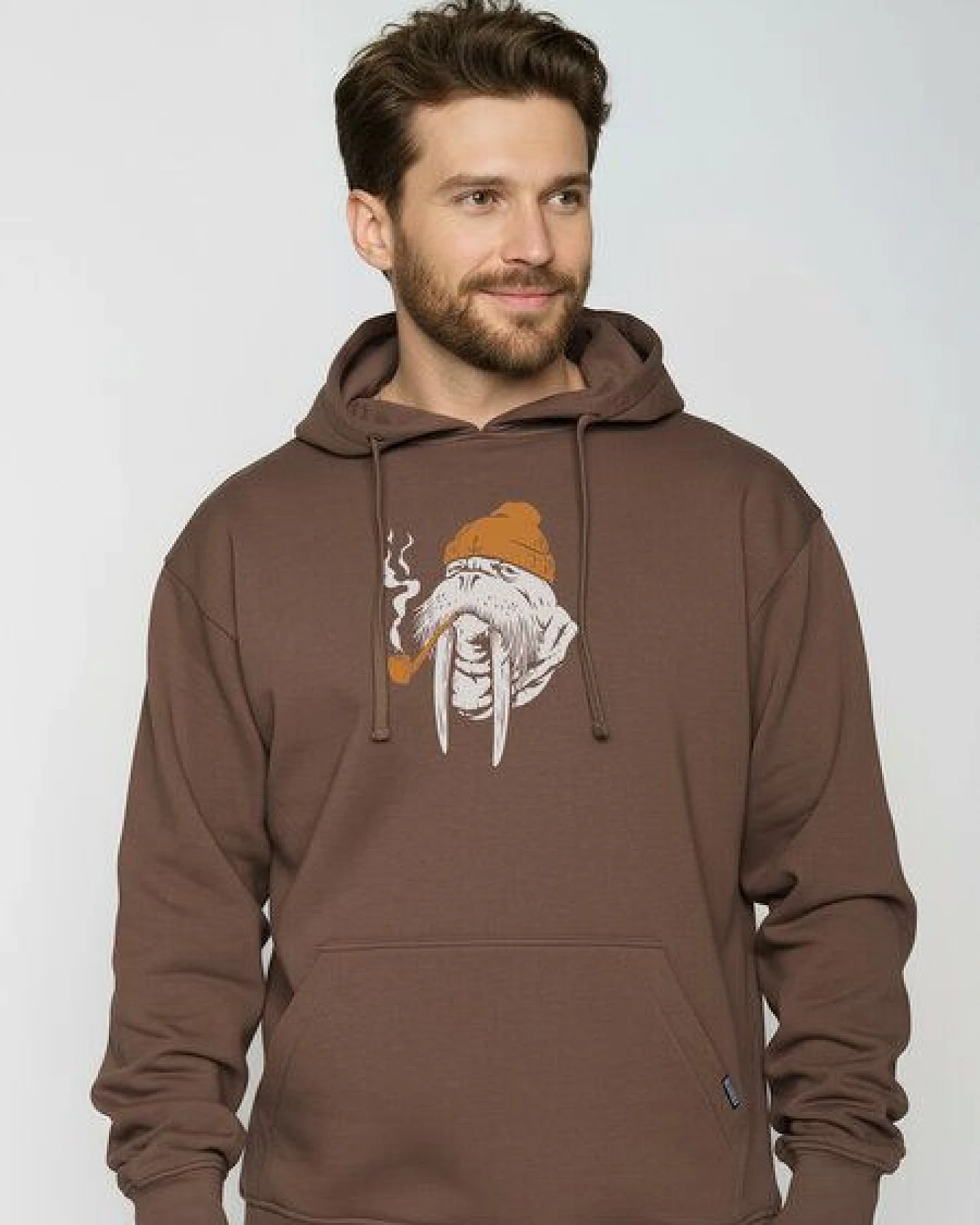 GREENBOMB Smokey Walrus Joy - Gemütlicher Hoodie aus Bio-Baumwolle / hochwertiger Print / GOTS / Fair & Vegan – Ansicht 2
