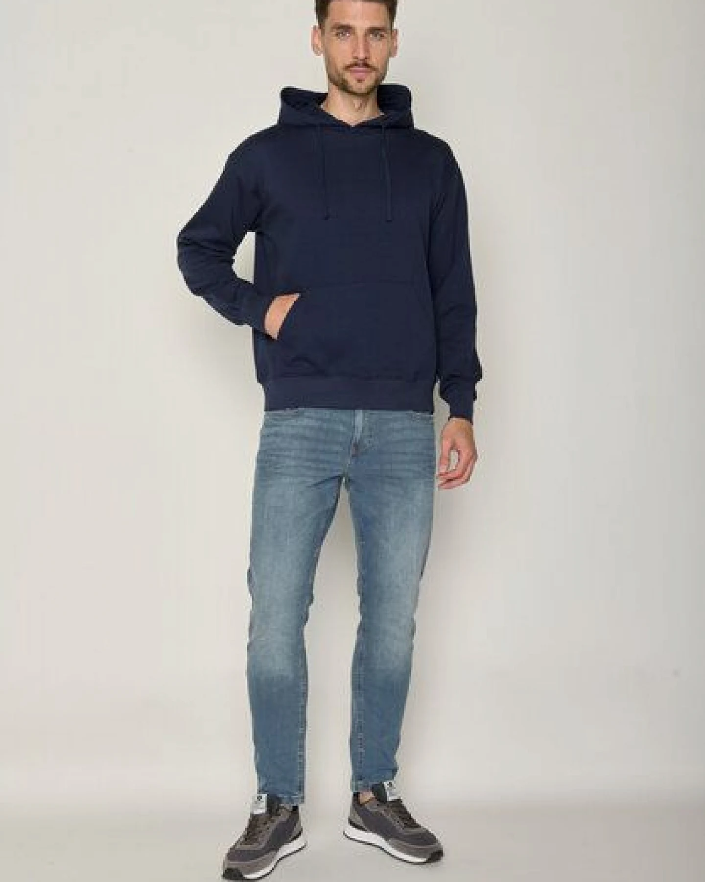 GREENBOMB Basic Joy - Gemütlicher Hoodie aus Bio-Baumwolle / GOTS / Fair & Vegan – Ansicht 2
