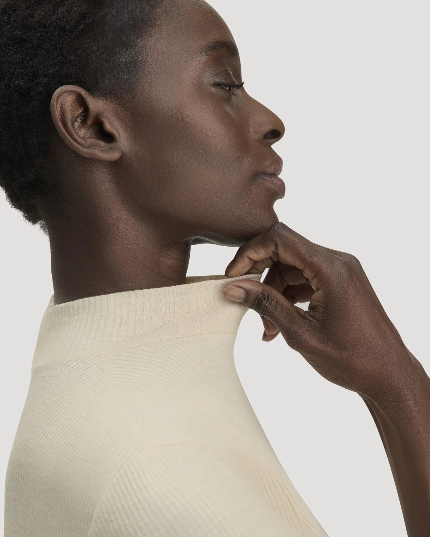 hessnatur Damen Mock-Neck Shirt Slim aus Bio-Baumwolle - weiß - Größe 44 – Ansicht 4