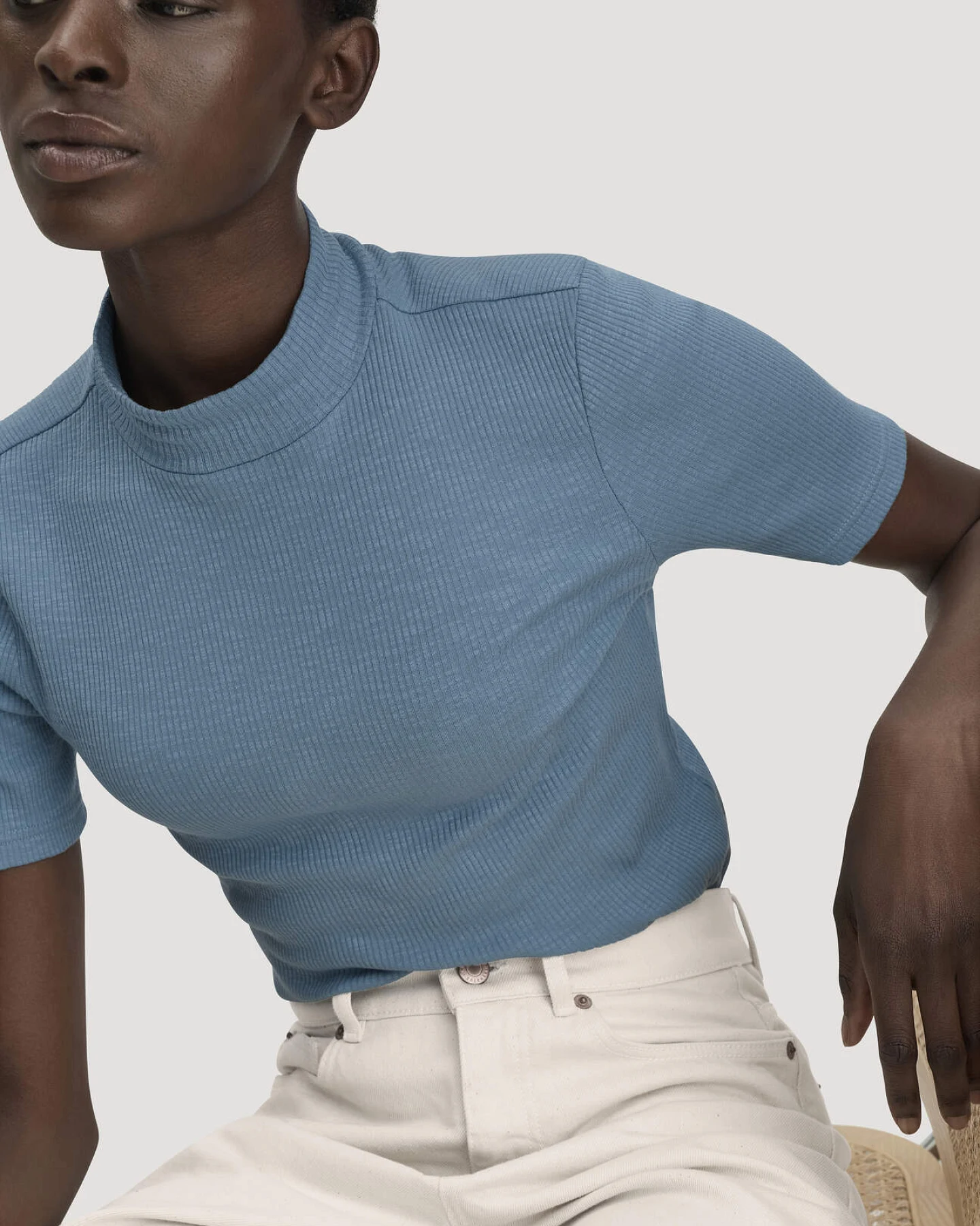 hessnatur Damen Mock-Neck Shirt Slim aus Bio-Baumwolle - blau - Größe 44 – Ansicht 4