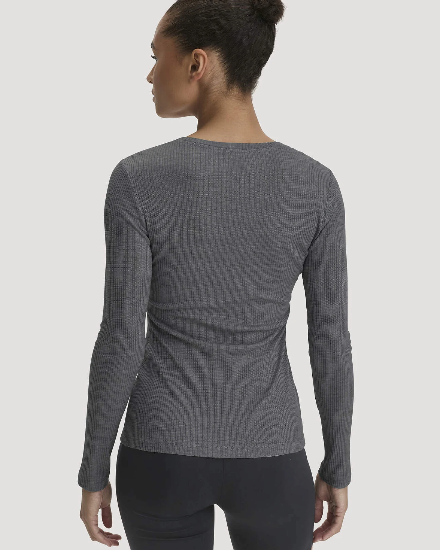 hessnatur Damen Longsleeve WARM TOUCH aus Bio-Schurwolle und TENCEL™ Lyocell - grau - Größe 38 – Ansicht 2
