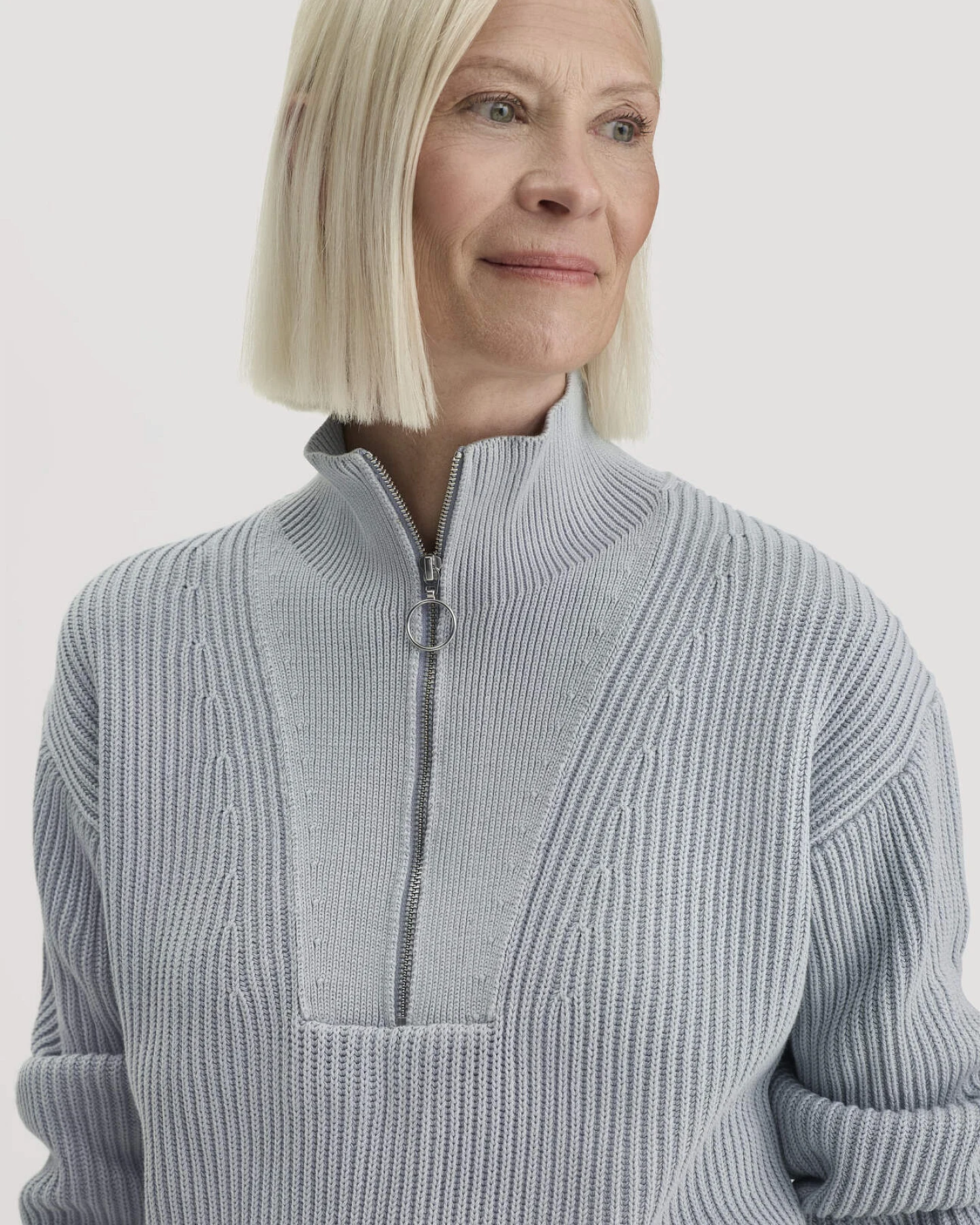 hessnatur Damen Strick Troyer Relaxed aus Bio-Baumwolle - blau - Größe XS – Ansicht 4