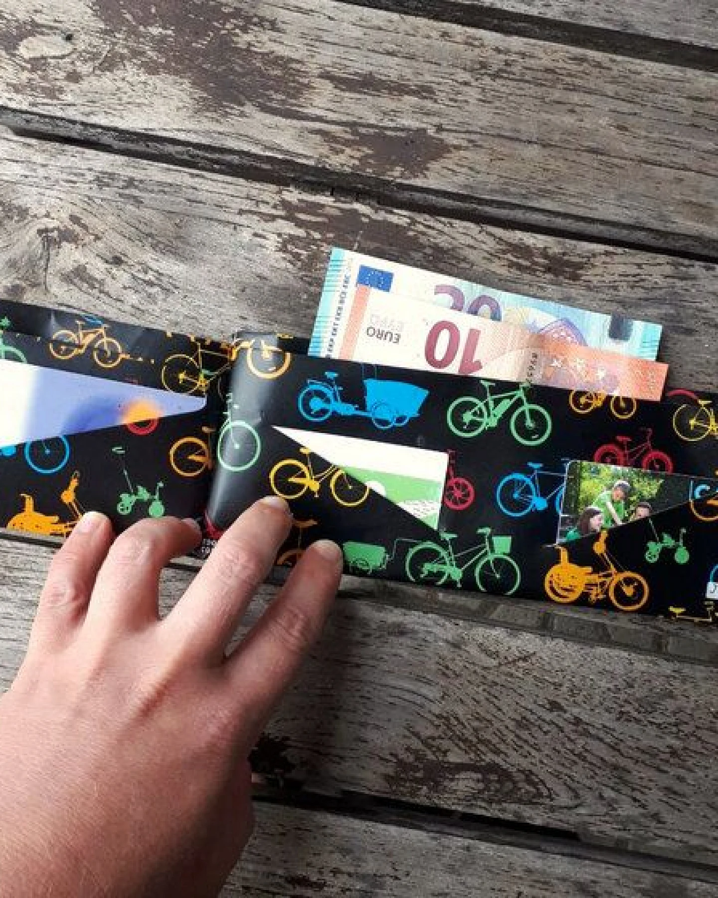 roots of compassion Portemonnaie vegan mit Fahrrad-Design - Wallet aus Tyvek, Geldbörse lederfrei – Ansicht 3