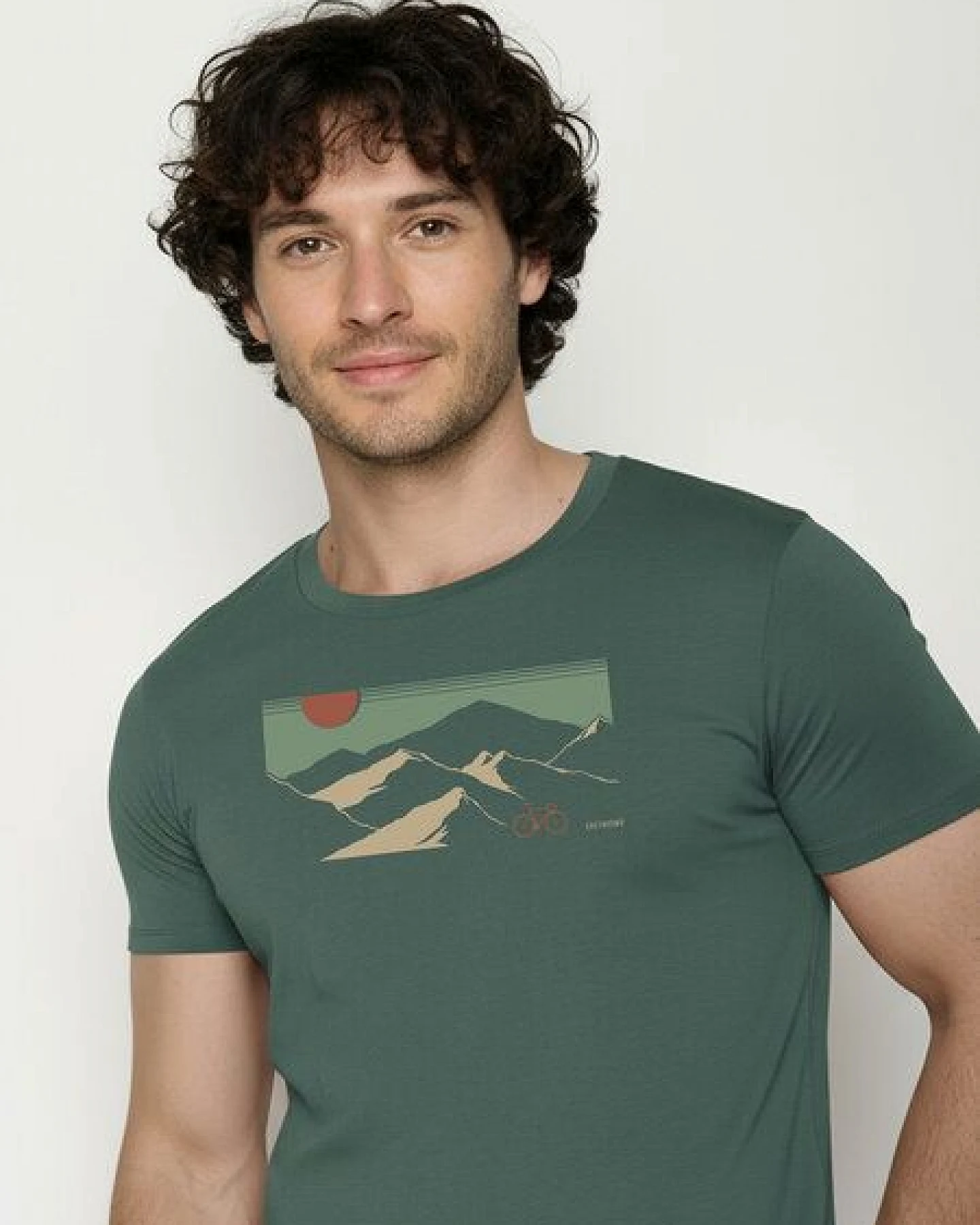 GREENBOMB Mountain Tour Guide - Sportliches T-Shirt aus Bio-Baumwolle / hochwertiger Print / GOTS / Fair & Vegan – Ansicht 2
