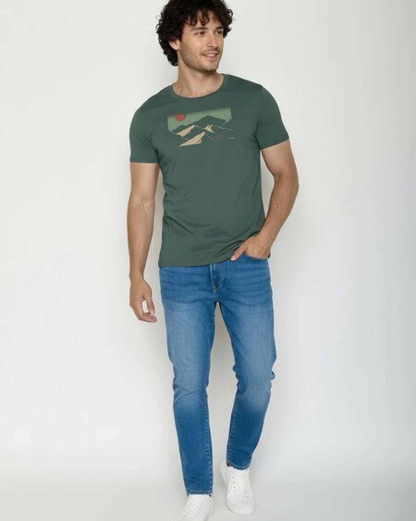GREENBOMB Mountain Tour Guide - Sportliches T-Shirt aus Bio-Baumwolle / hochwertiger Print / GOTS / Fair & Vegan – Ansicht 3