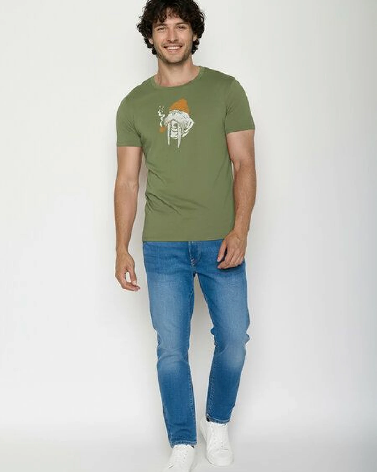 GREENBOMB Smokey Walrus Guide - Sportliches T-Shirt aus Bio-Baumwolle / hochwertiger Print / GOTS / Fair & Vegan – Ansicht 3