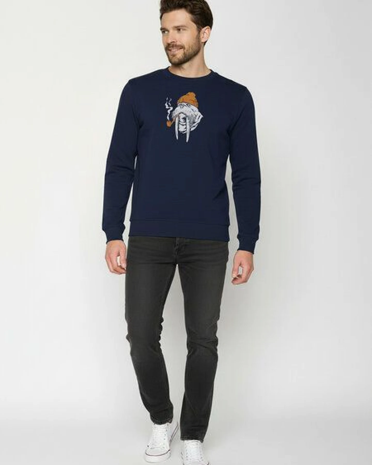 GREENBOMB Smokey Walrus Wild - Gemütliches Sweatshirt aus Bio-Baumwolle / hochwertiger Print / GOTS / Fair & Vegan – Ansicht 3