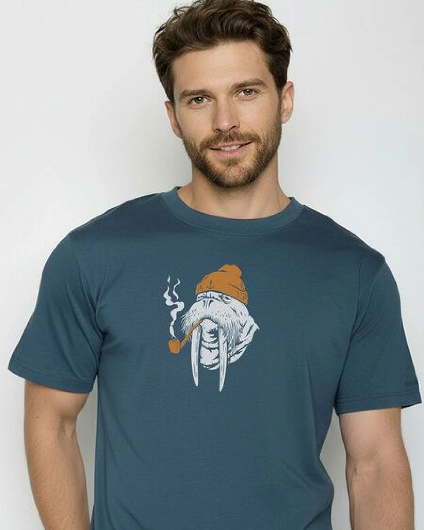 GREENBOMB Smokey Walrus Fusion - Lässiges Oversize-T-Shirt aus Bio-Baumwolle / hochwertiger Print / GOTS / Fair & Vegan – Ansicht 2