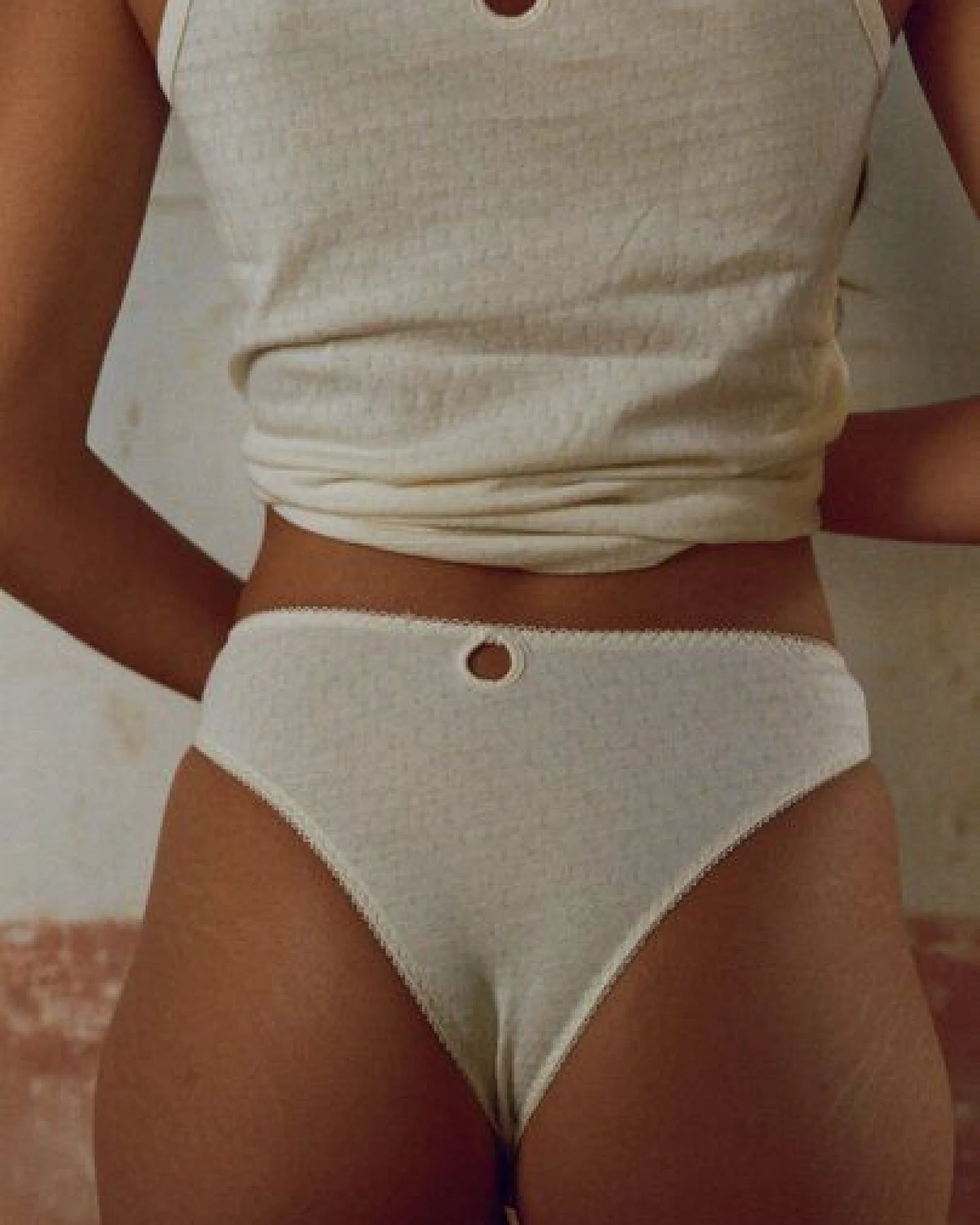 Nénés Zeitlose hochgeschnittene Unterhose – Ansicht 2