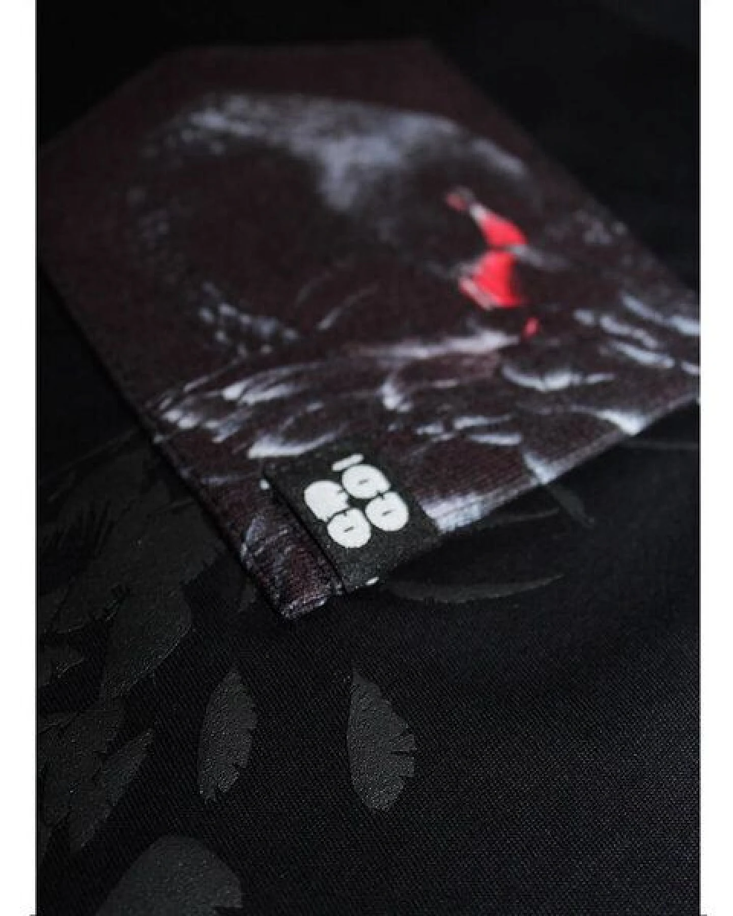 FÄDD Damen T-Shirt Rundhals aus Bio-Baumwolle "Schwarzes Schwan BT" Schwarz – Ansicht 4