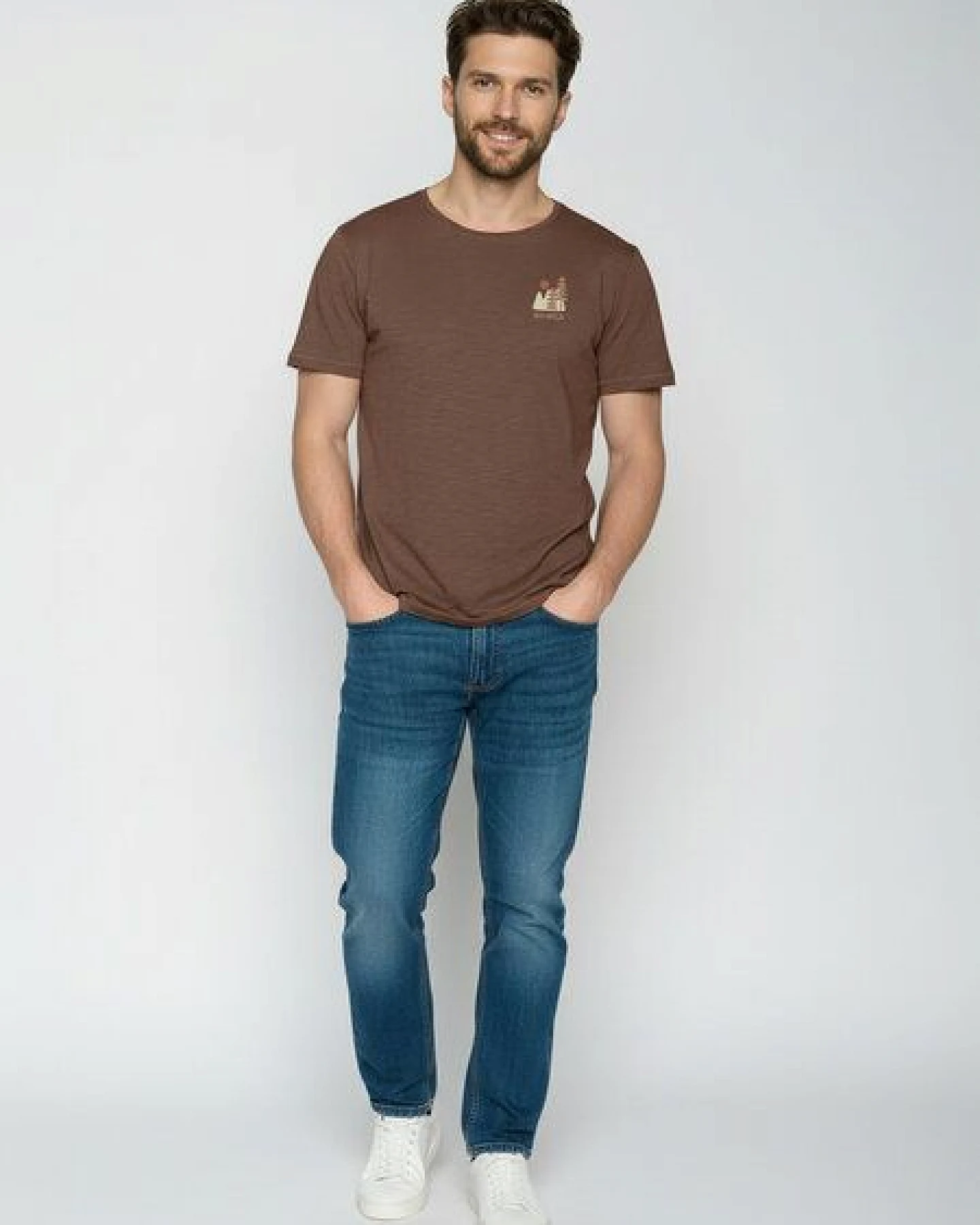 GREENBOMB Wild Pines Spice - Sportliches T-Shirt aus Bio-Baumwolle / hochwertiger Print / GOTS / Fair & Vegan – Ansicht 3