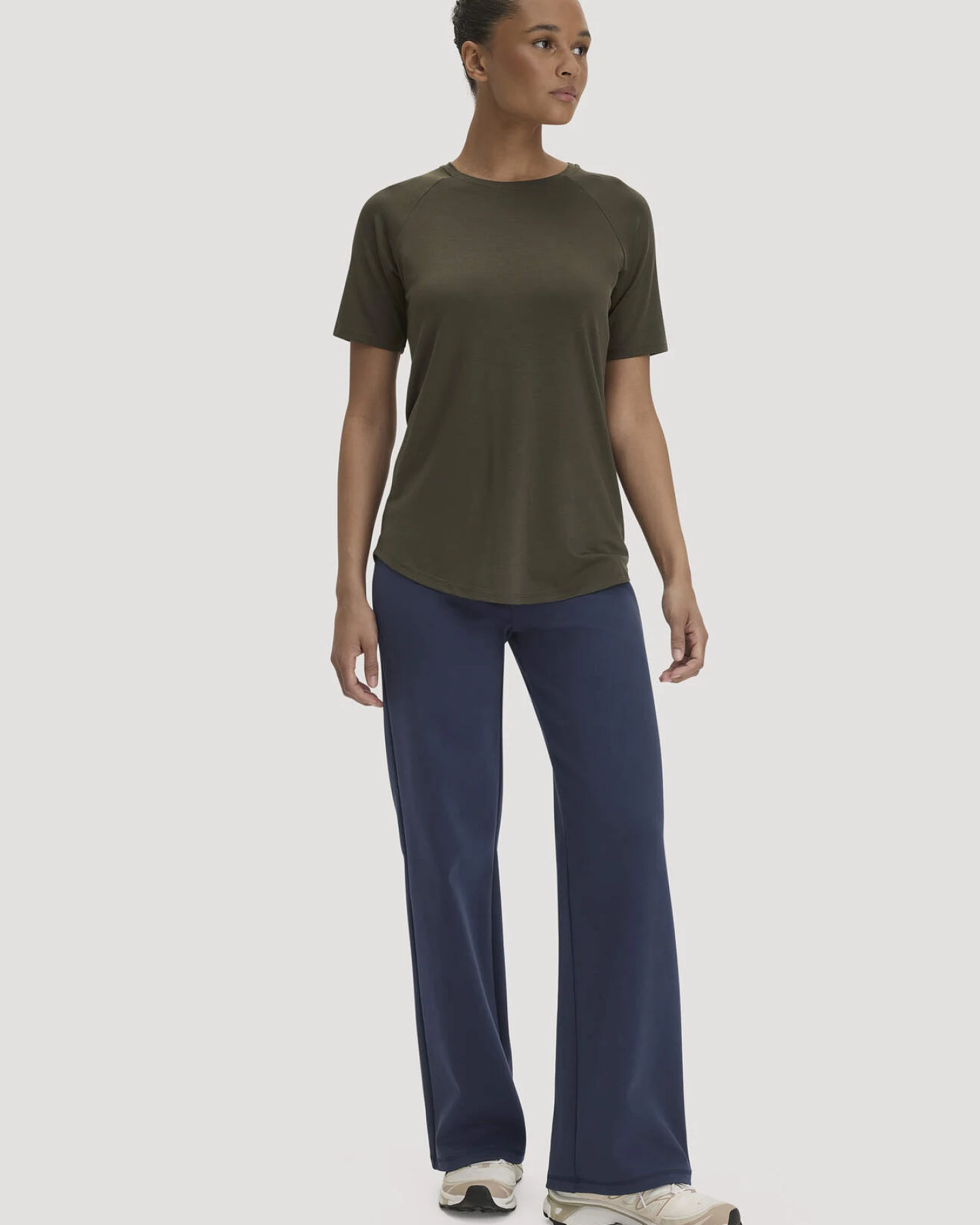 hessnatur Loungewear T-Shirt Regular ACTIVE COMFORT aus TENCEL™ Lyocell - grün - Größe 40 – Ansicht 2