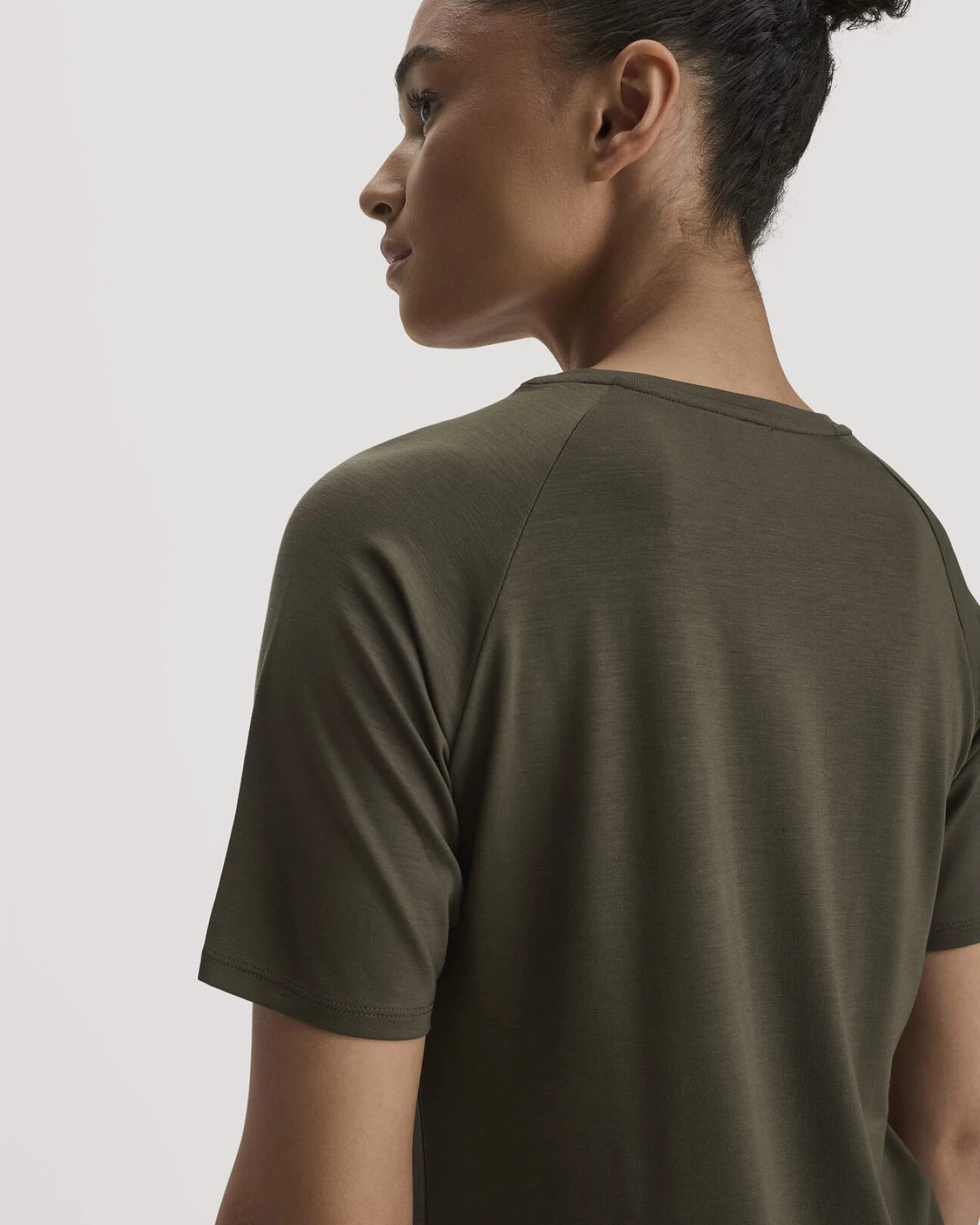 hessnatur Loungewear T-Shirt Regular ACTIVE COMFORT aus TENCEL™ Lyocell - grün - Größe 34 – Ansicht 4