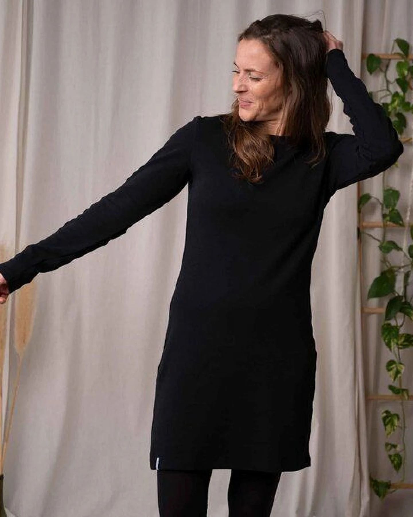 Vresh Clothing Vlora - Langarmkleid aus Biobaumwolle – Ansicht 2