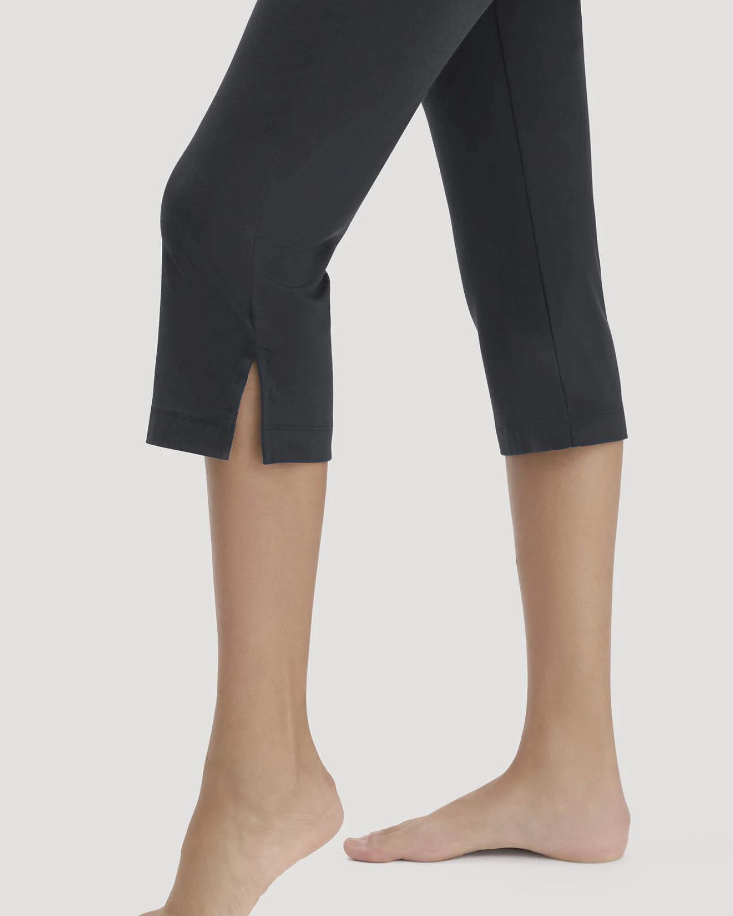 hessnatur Damen Caprihose PURE FLOW aus TENCEL™ Modal - schwarz - Größe 46 – Ansicht 2