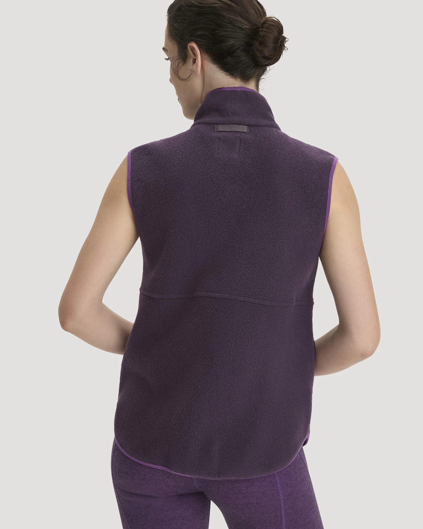 hessnatur Loungewear Fleece Weste Regular ACTIVE LIGHT aus Bio-Baumwolle - lila - Größe L – Ansicht 3