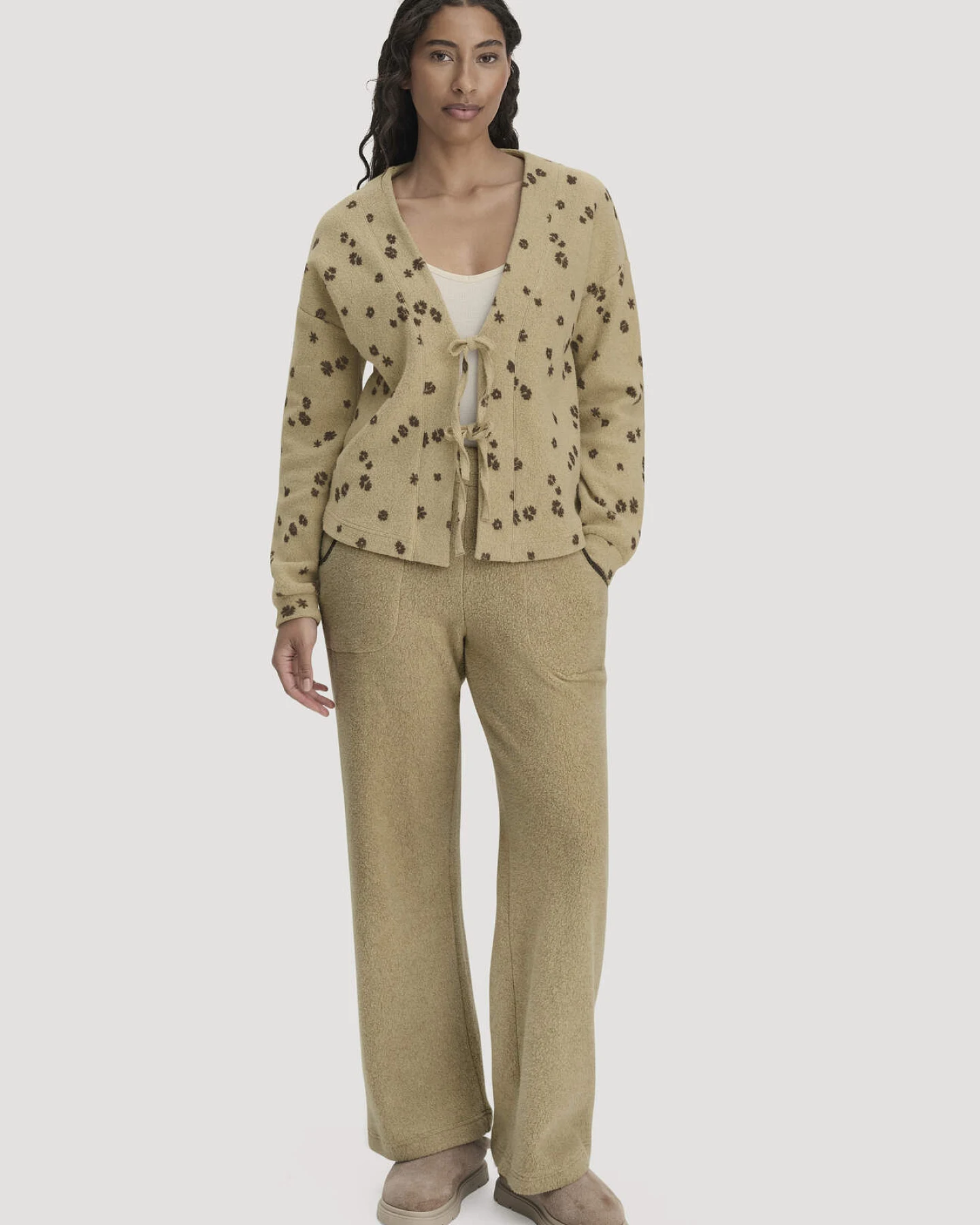 hessnatur Loungewear Fleece Jacke Relaxed aus Bio-Baumwolle - beige - Größe XXL – Ansicht 2