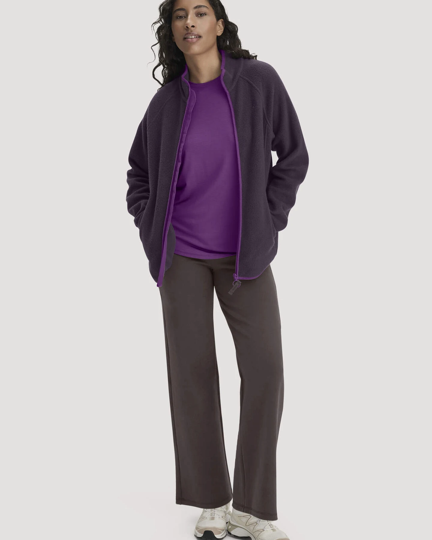 hessnatur Loungewear Fleece Jacke Relaxed ACTIVE LIGHT aus Bio-Baumwolle - lila - Größe XS – Ansicht 2