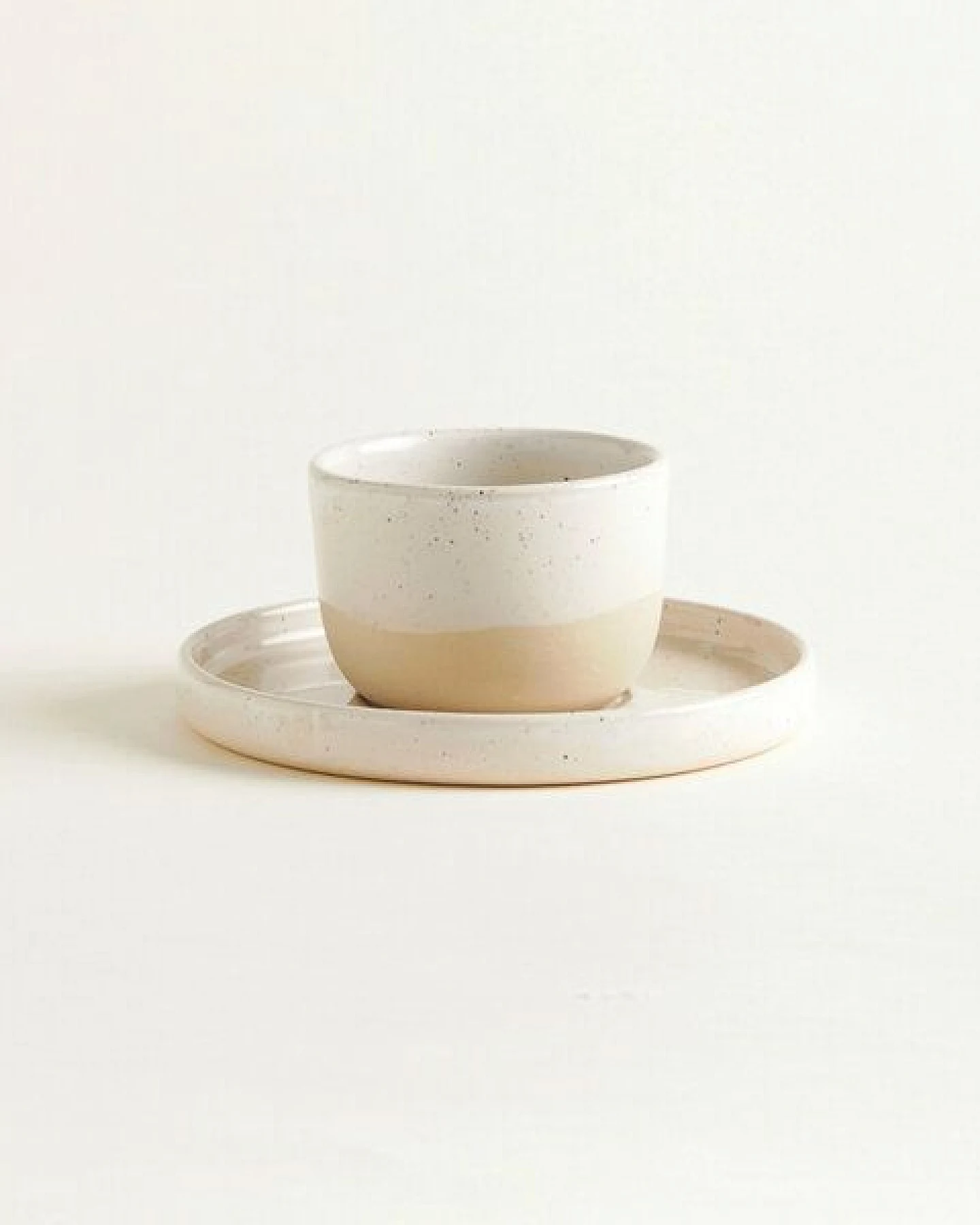 onomao Handgemachte Untertasse aus Steinzeug – Ansicht 2