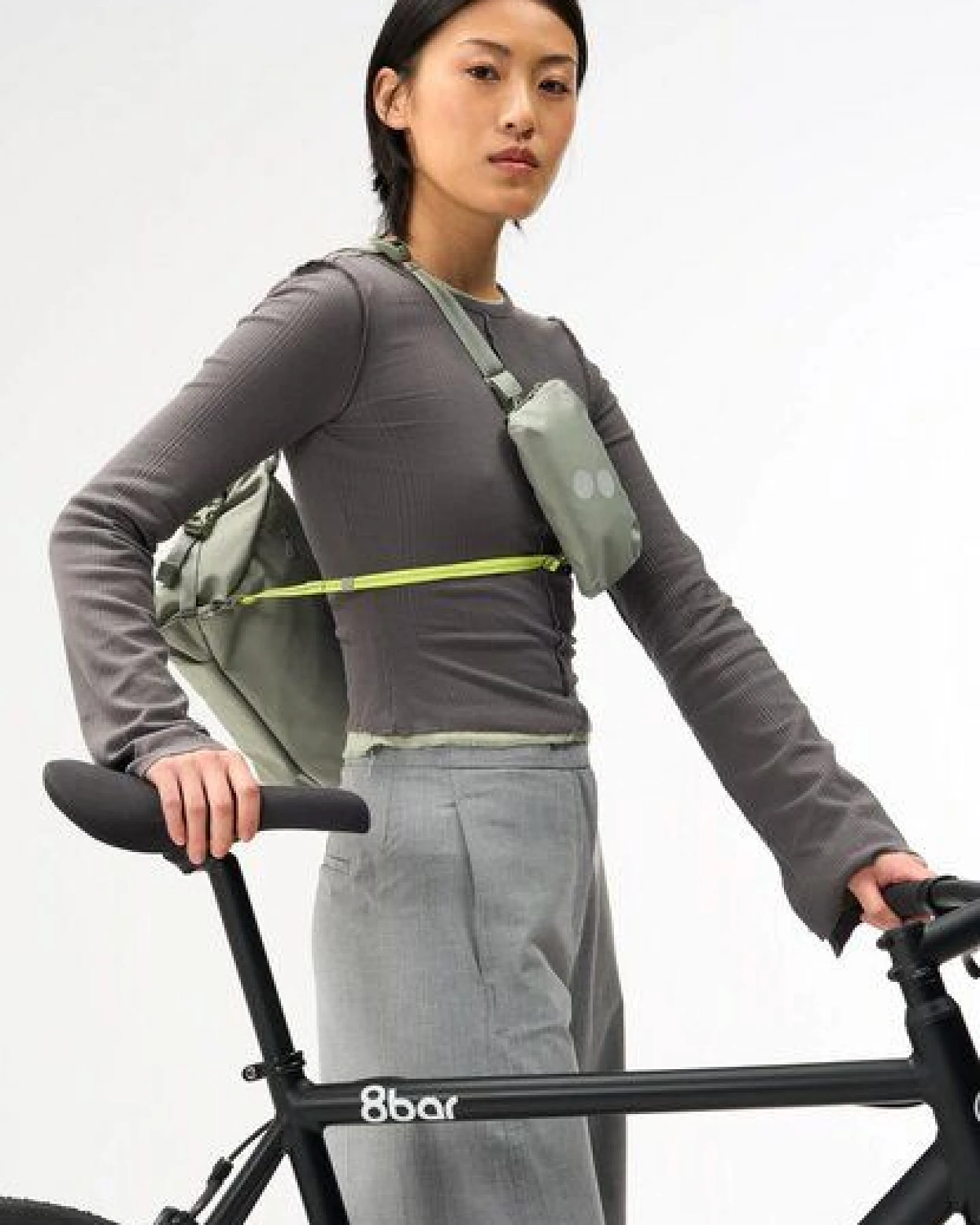 pinqponq Umhängetasche - Aksel - aus recyceltem Nylon – Ansicht 2
