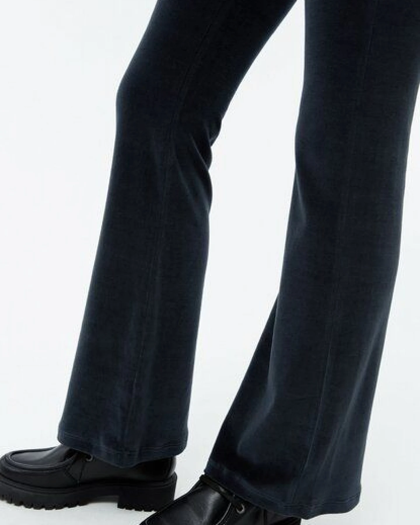 Givn Berlin Samthose GBELODIE flared leg aus Bio-Baumwolle – Ansicht 4