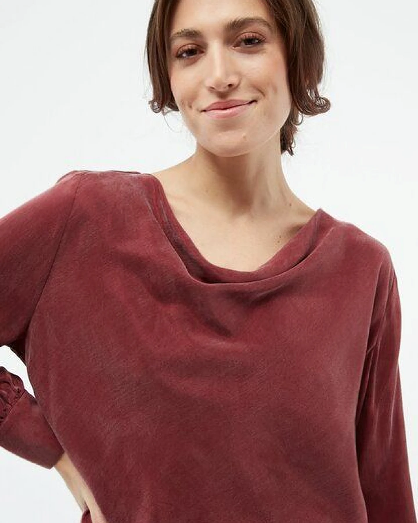 Givn Berlin Bluse GBSHIRIN aus Cupro (Bemberg) mit Wasserfallausschnitt – Ansicht 2