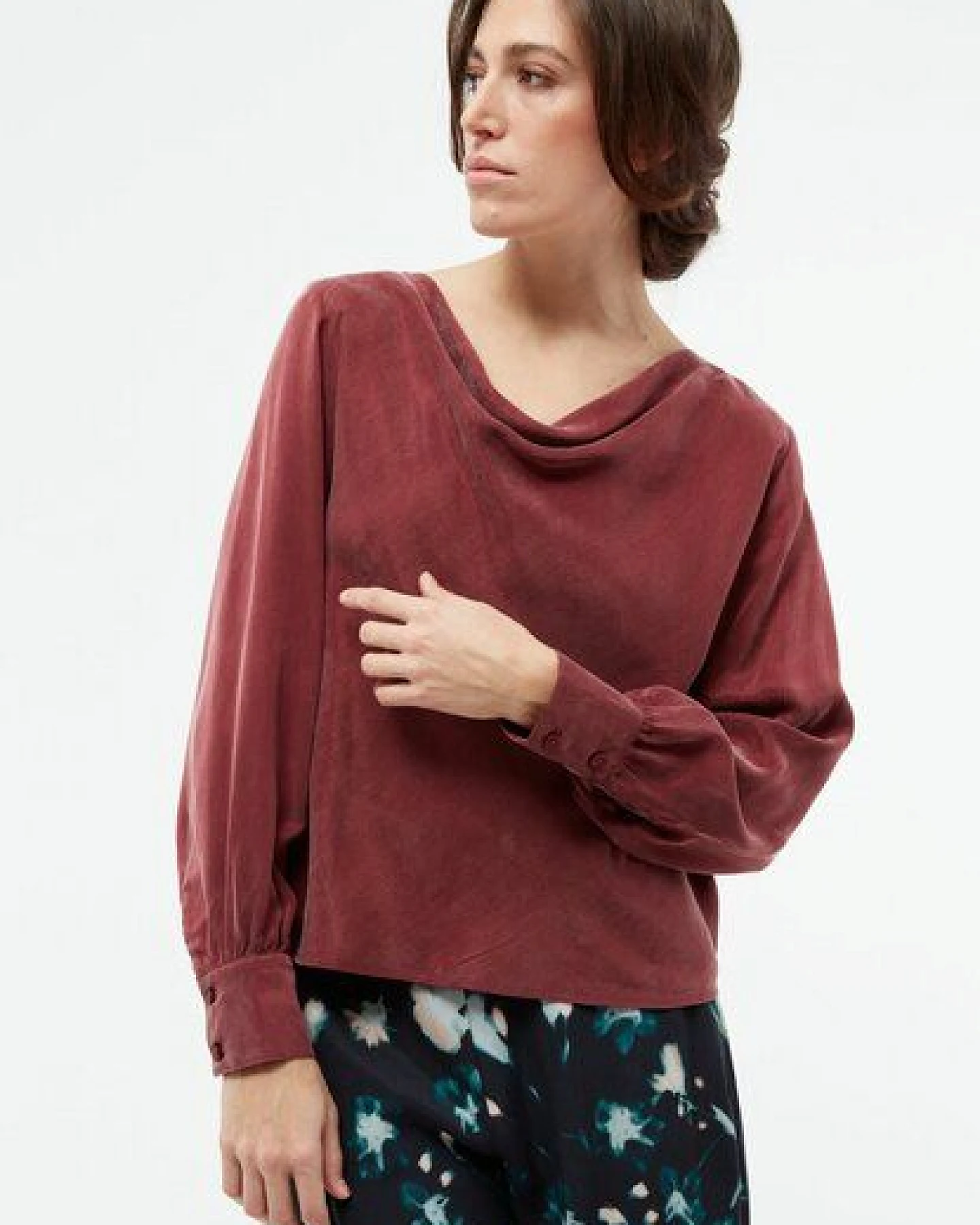 Givn Berlin Bluse GBSHIRIN aus Cupro (Bemberg) mit Wasserfallausschnitt – Ansicht 3