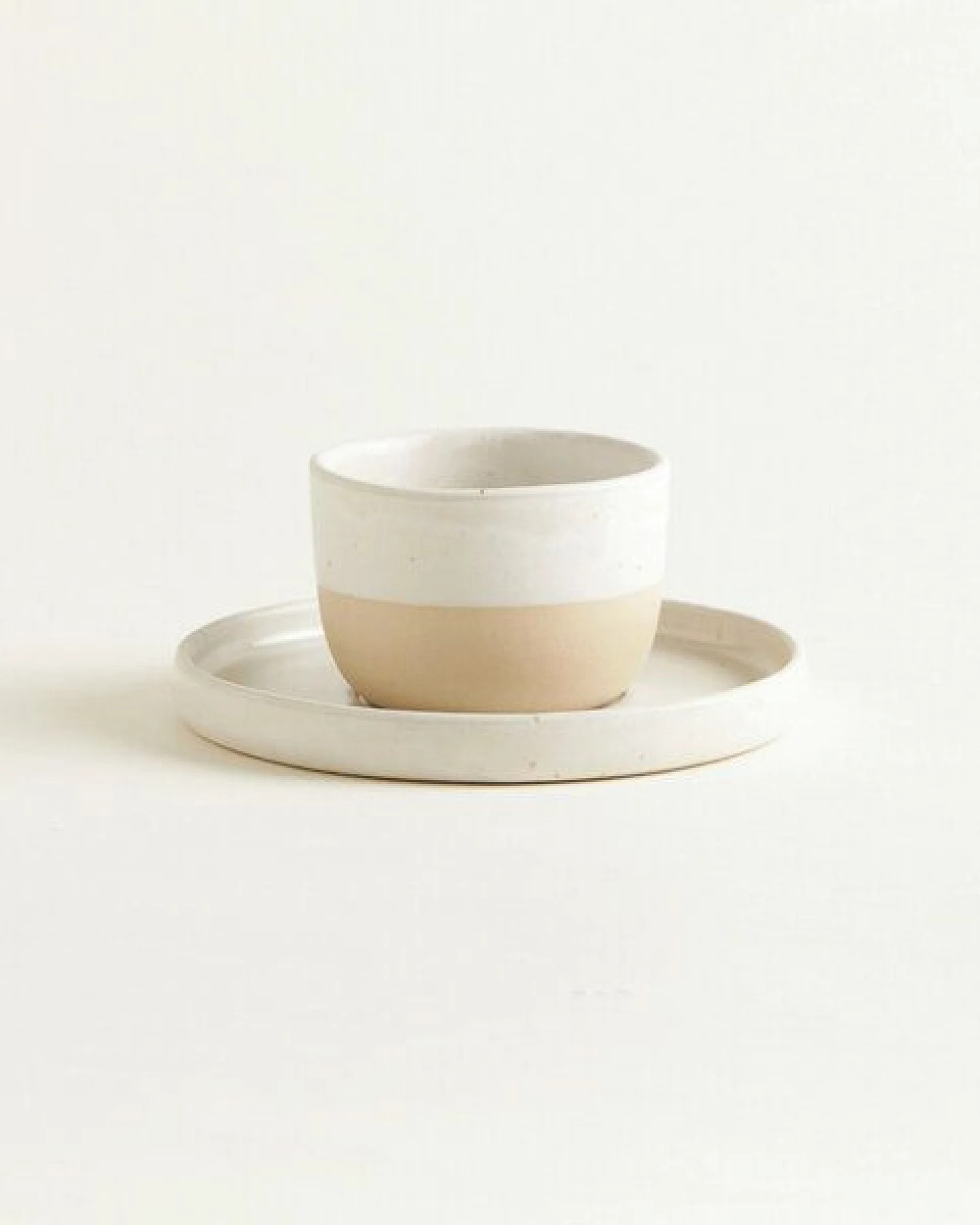 onomao Handgemachte Untertasse aus Steinzeug – Ansicht 2