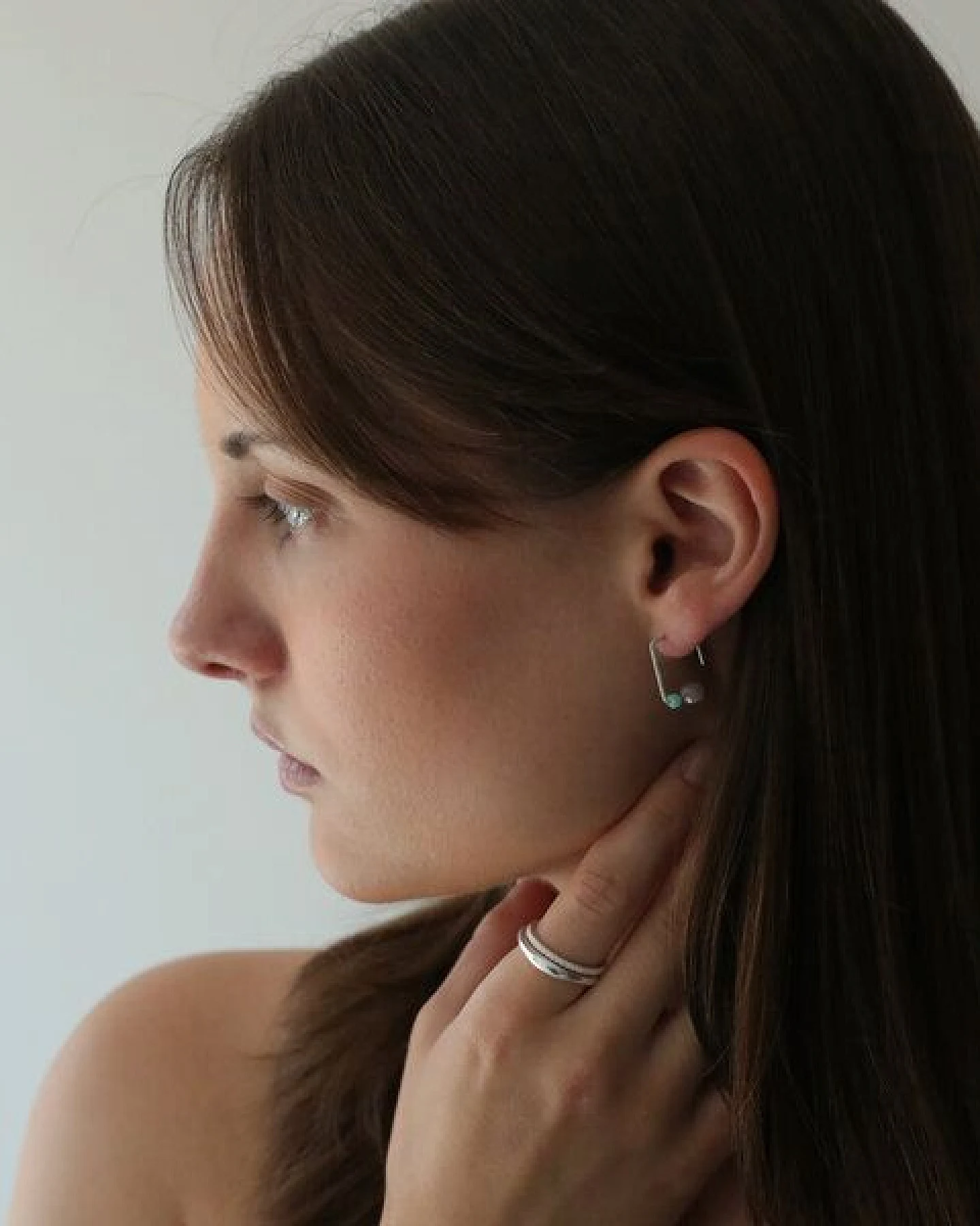 BELLYBIRD Jewellery Ohrhaken mit Steinen, gehämmert – Ansicht 4