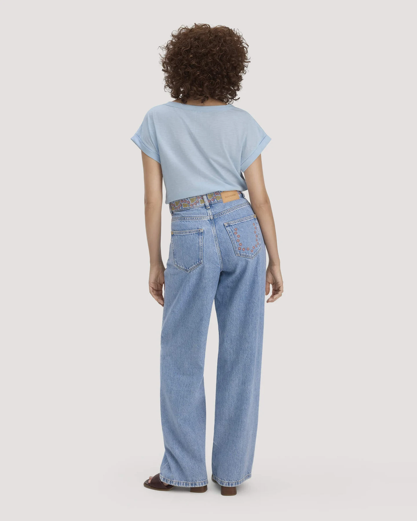 hessnatur Damen Jeans ALVA Wide Leg Embroidery aus Bio-Baumwolle mit TENCEL™ Lyocell - blau - Größe 33/32 – Ansicht 2