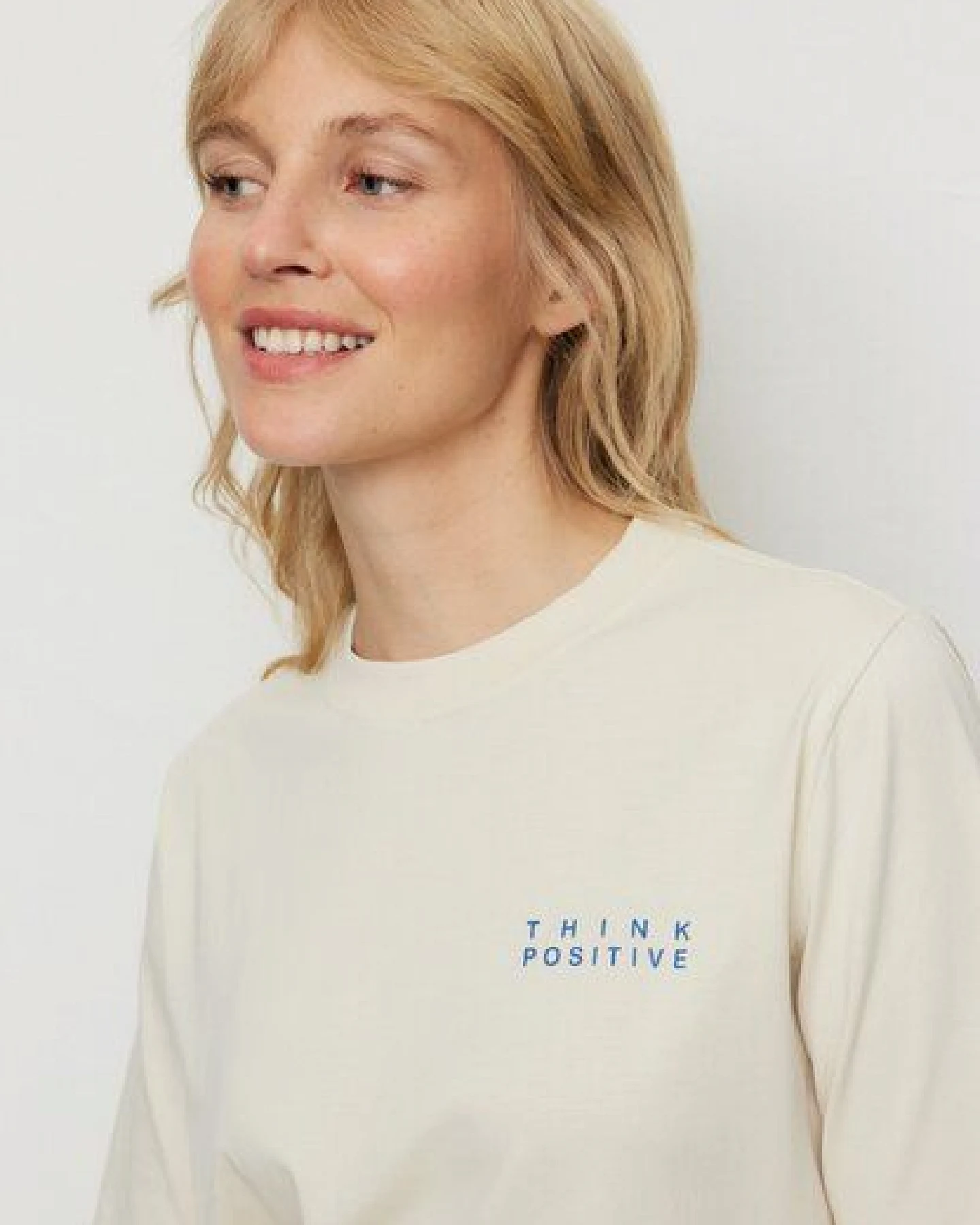 Damen T-Shirt aus Bio-Baumwolle - AZOLLA THINK POSITIVE - recolution – Ansicht 4